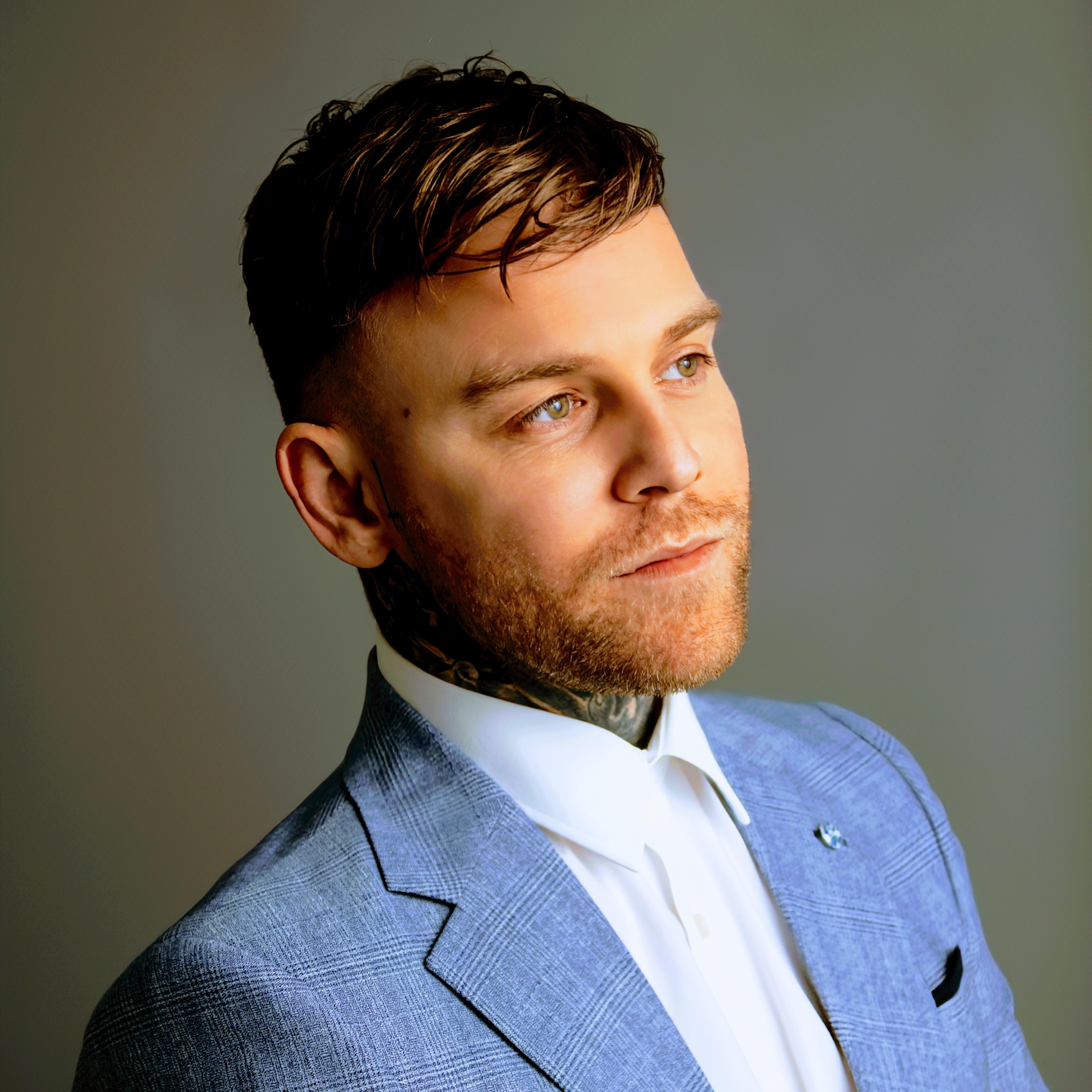 actor Wayne Dobson large photo