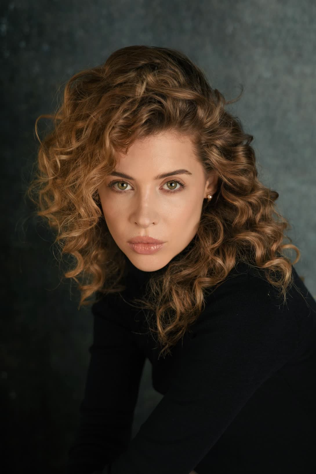 actor Hayden Rose large photo