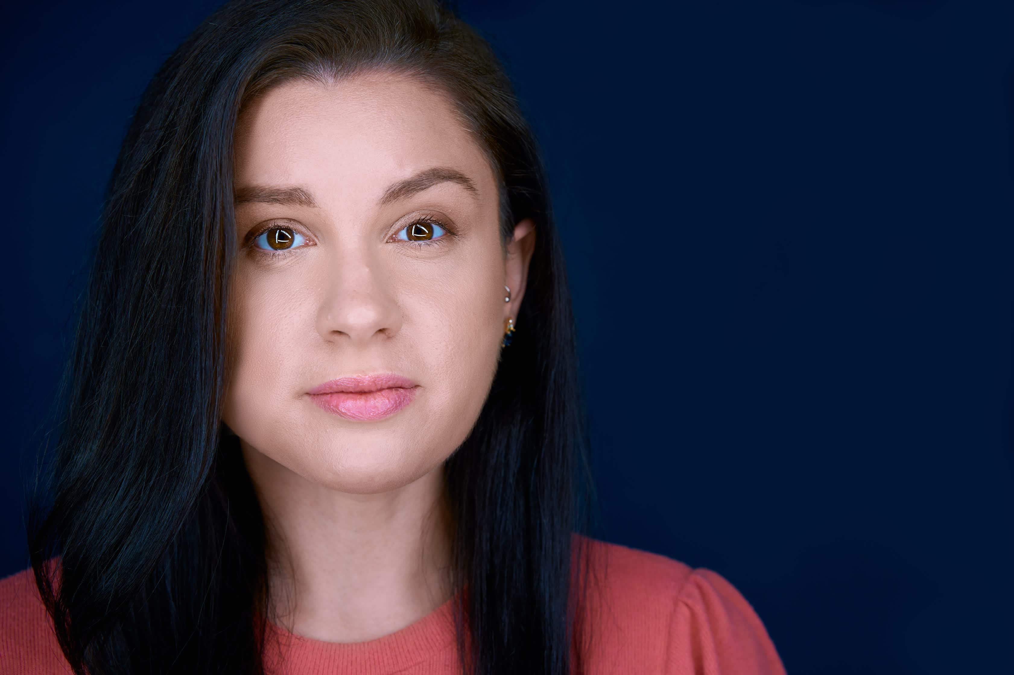 actor Alison Sarah Adams large photo