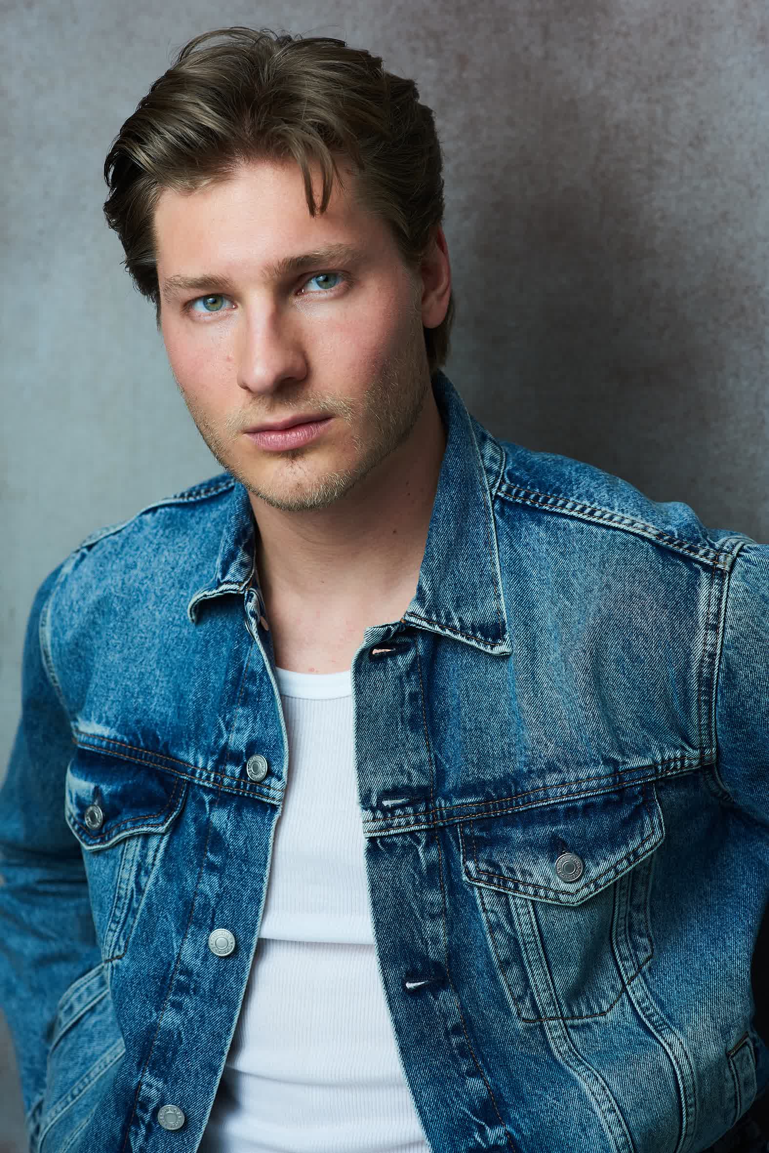 actor Andrew James Ferguson large photo