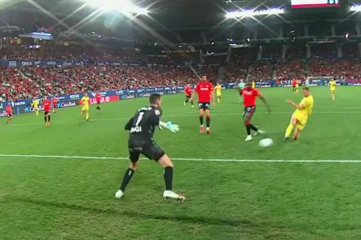 [Goal] Getafe's high press wins the ball, cross leads to Mayoral's sliding finish