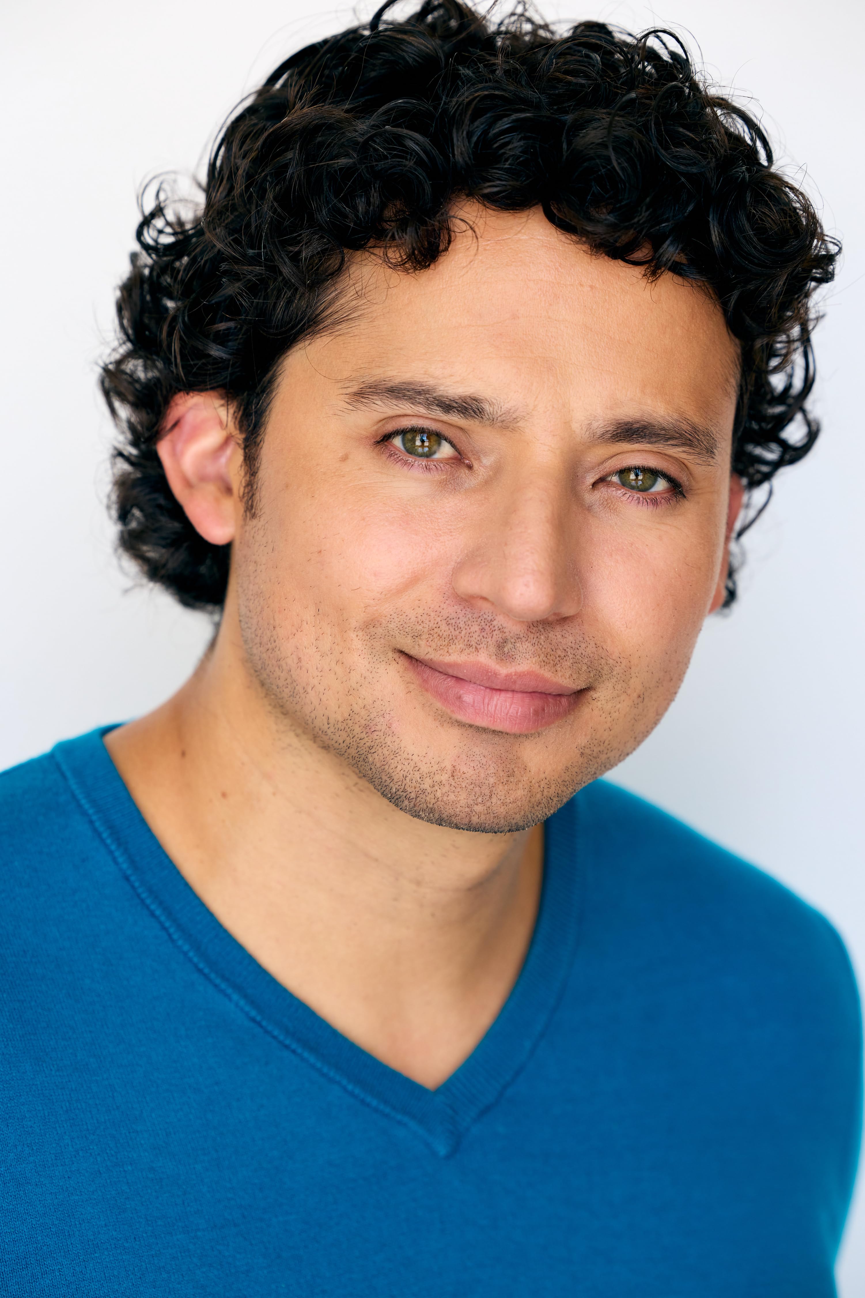 actor Andrew Gonzalez large photo