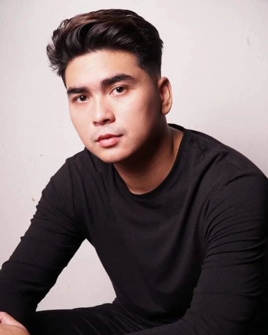 actor Yves Santiago large photo