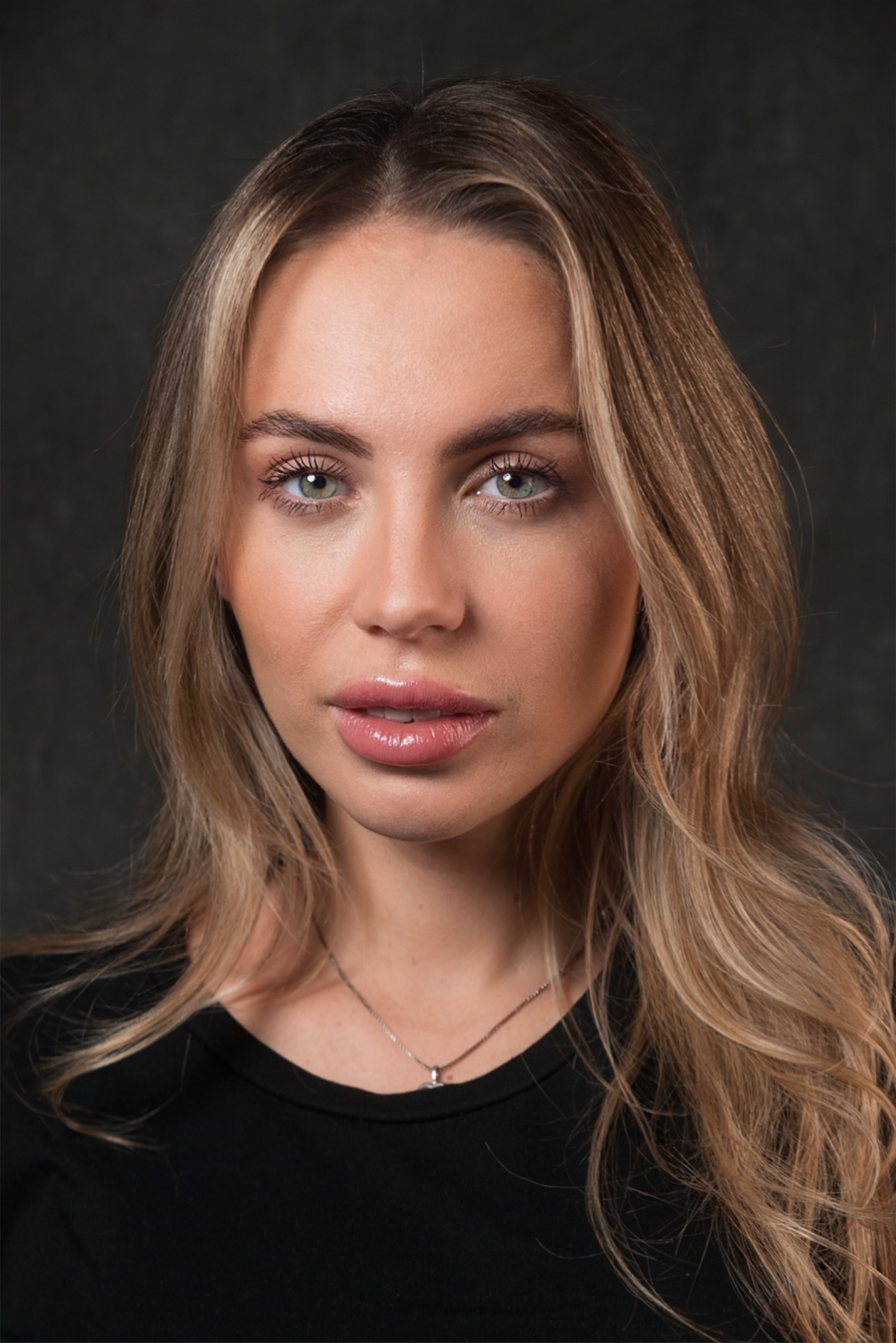 actor Vitaliya Dias large photo