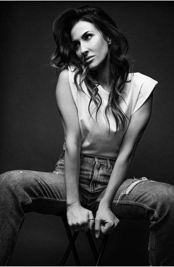 actor Courtney Scheuerman large photo