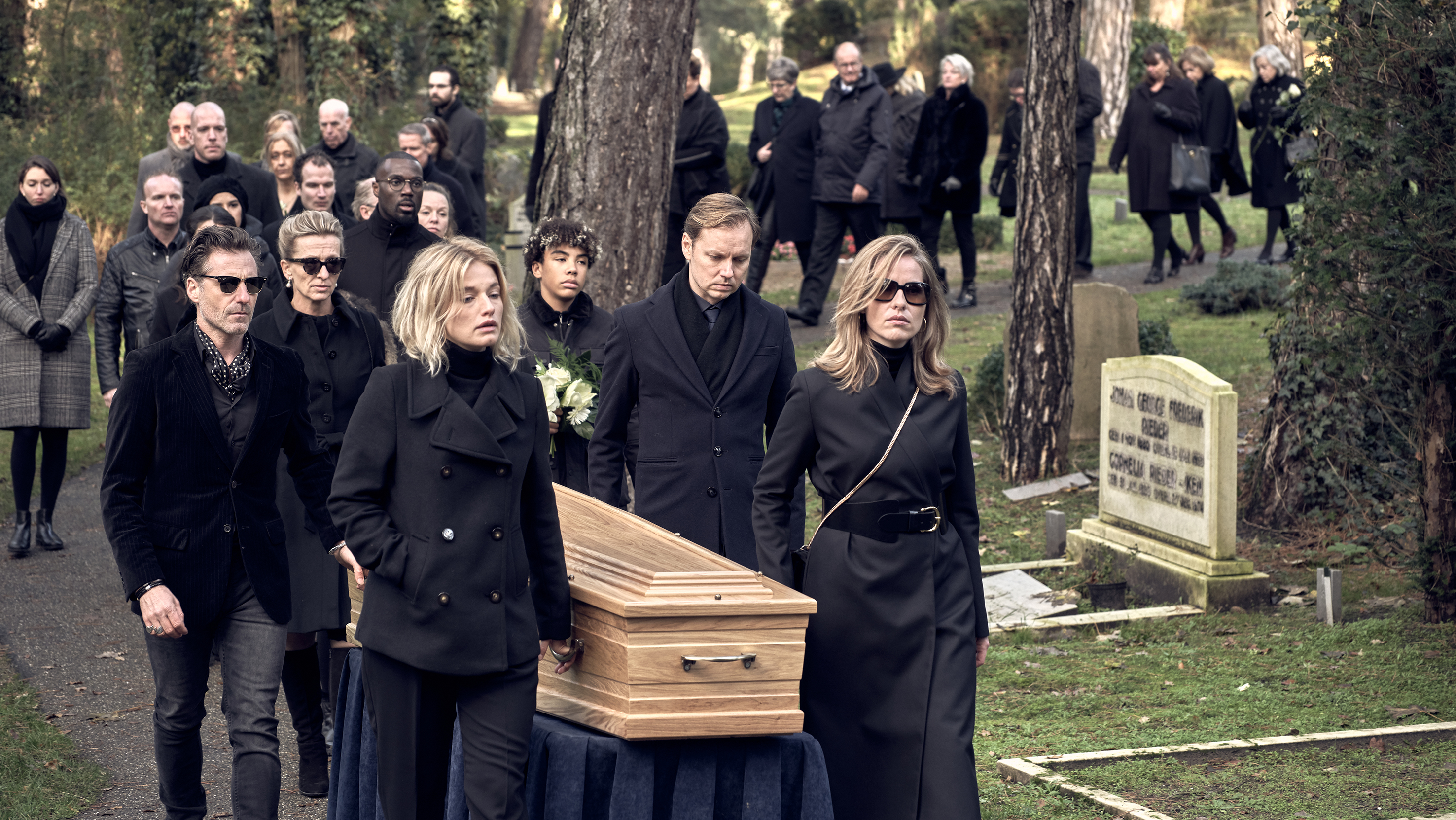 actor Sanne Langelaar large photo