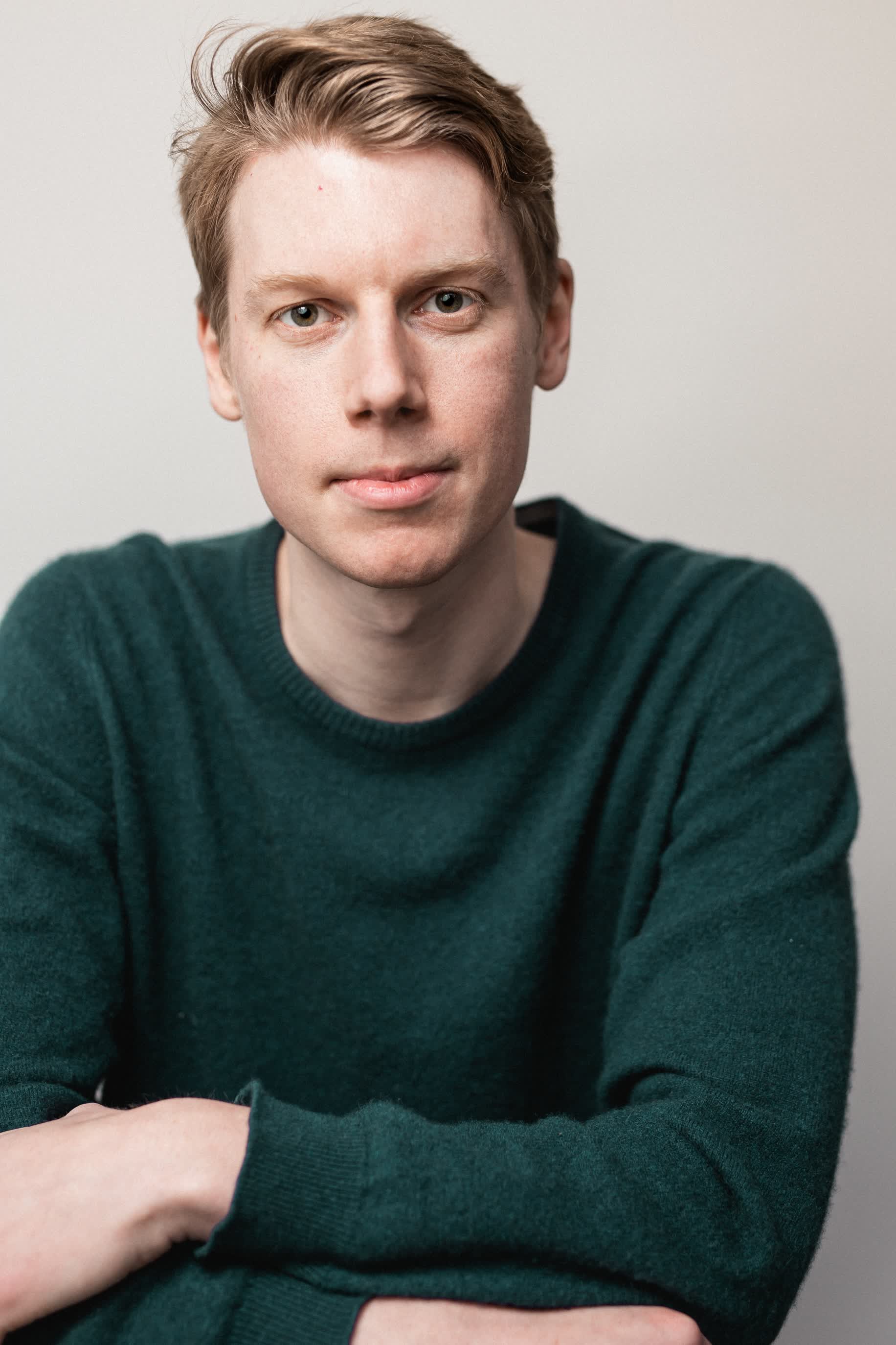 actor Eric Sigmundsson large photo