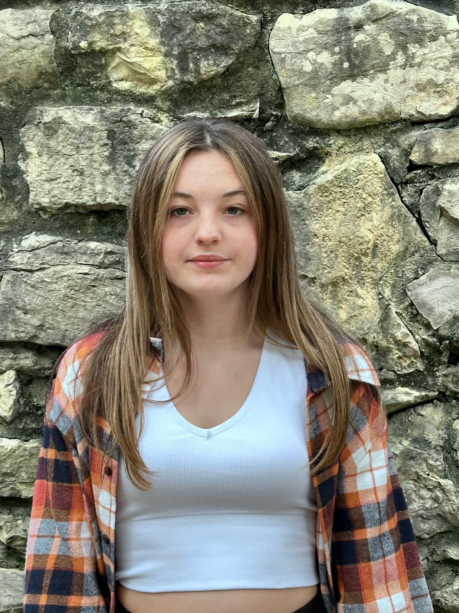 actor Macie Luscombe large photo