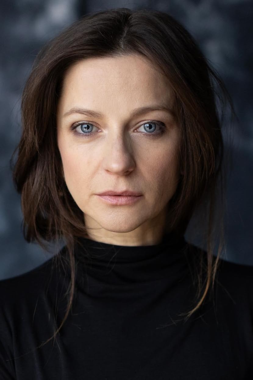 actor Izabela Gwizdak large photo