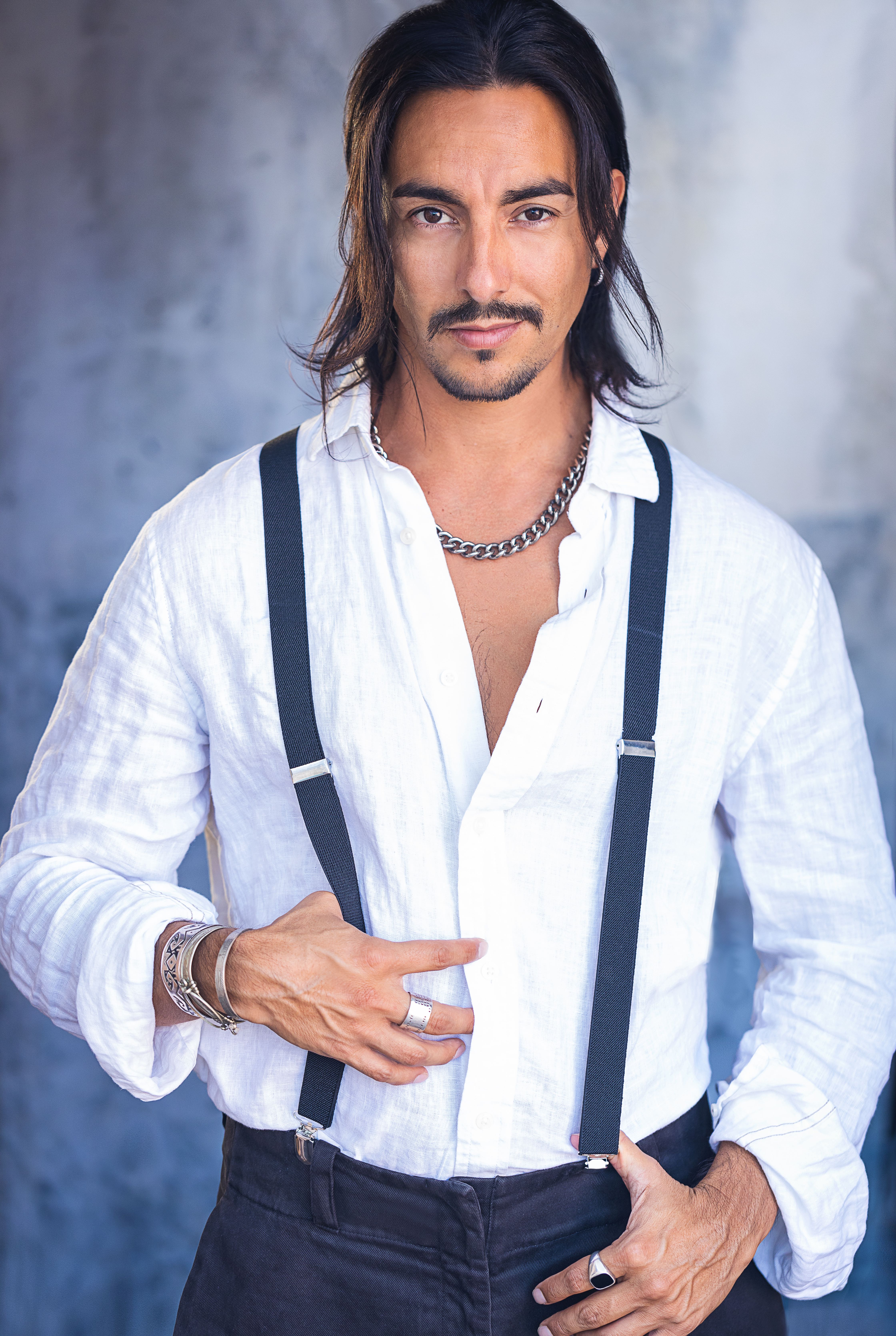 actor John Bueno large photo