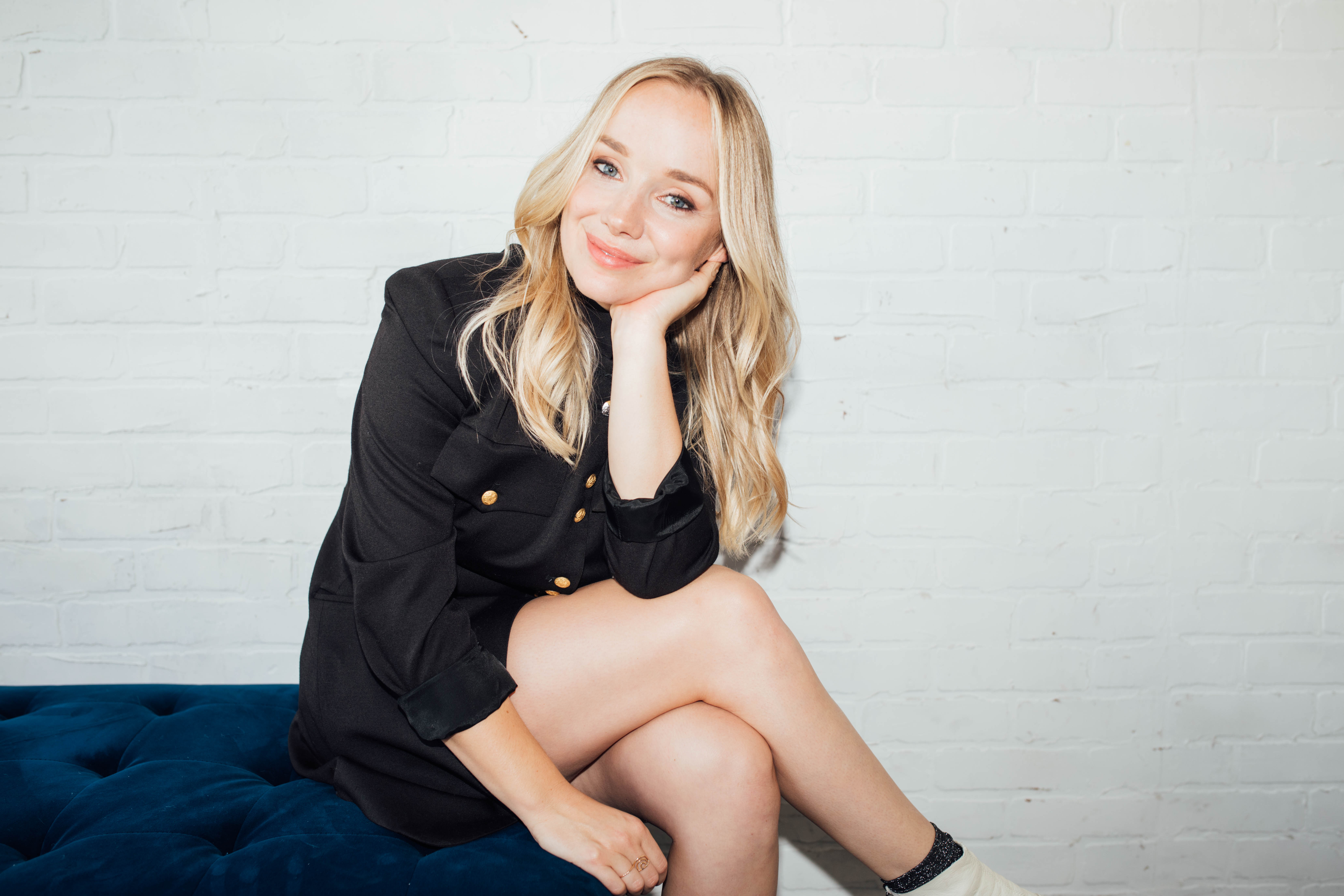 actor Lucy Hill large photo