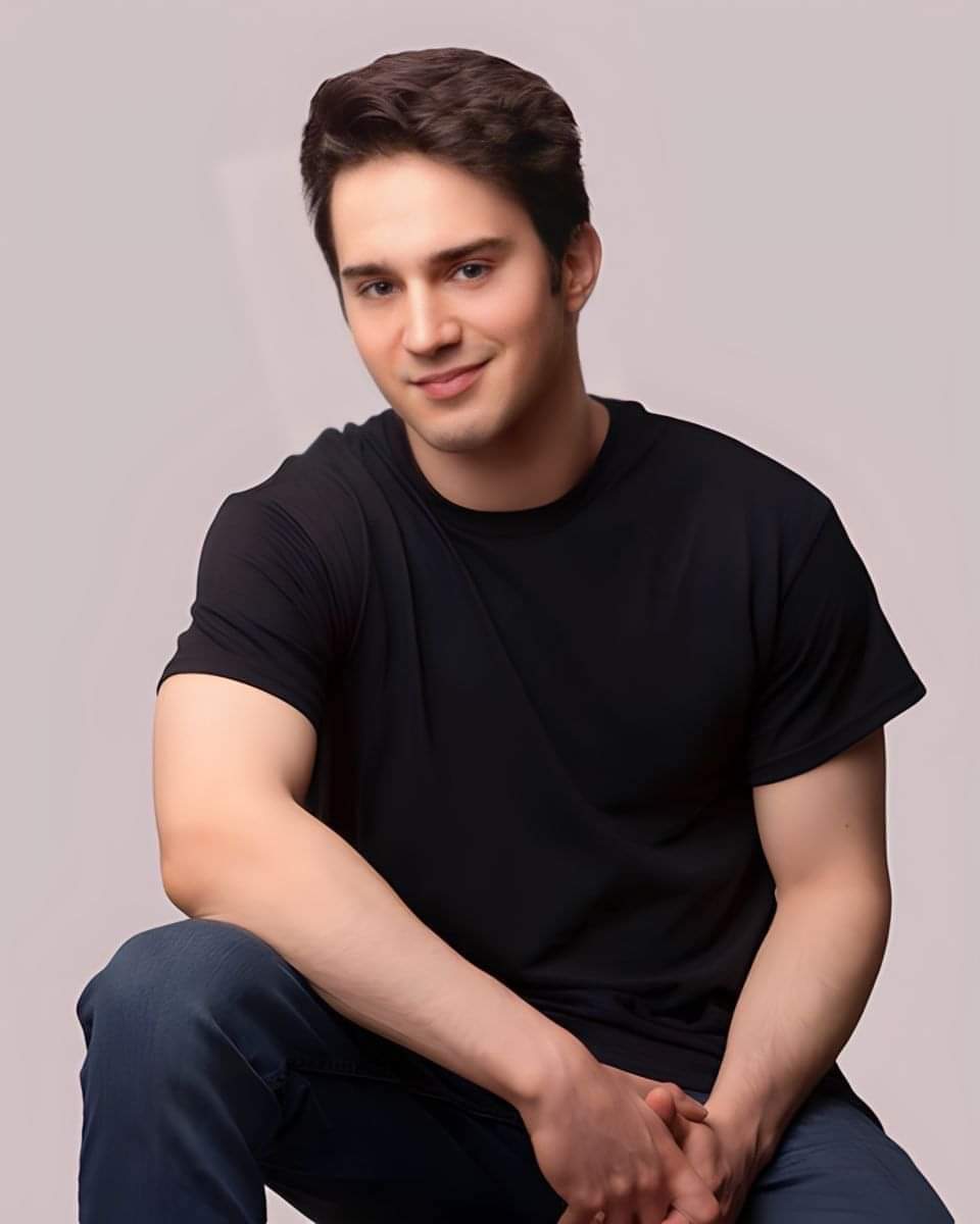 actor Des Mulrooney large photo