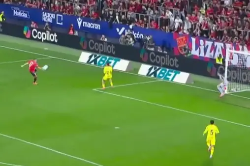 [Highlights] Budić missed! Budimir's first-time volley from a tight angle at the far post sails over the bar