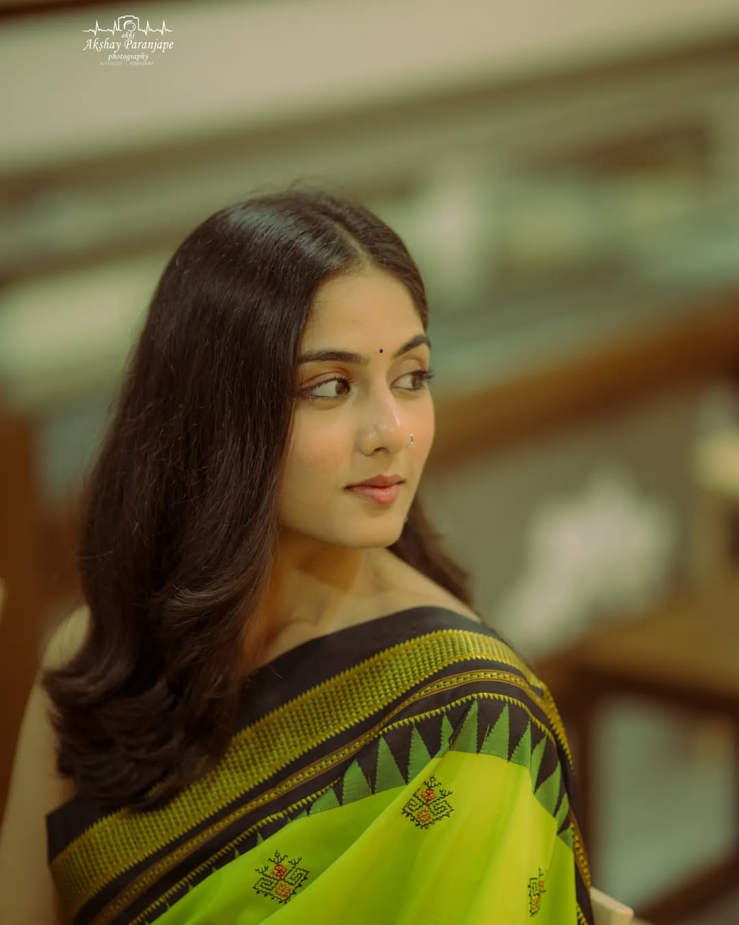 actor Rajasi Bhave large photo