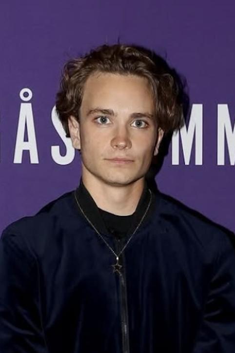 actor Anton Forsdik large photo