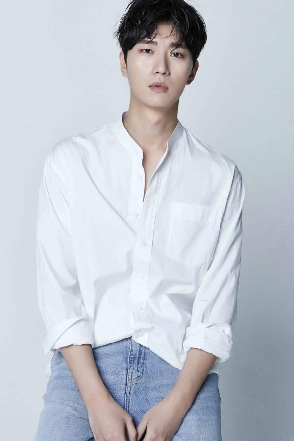 actor Park Yeon-woo large photo