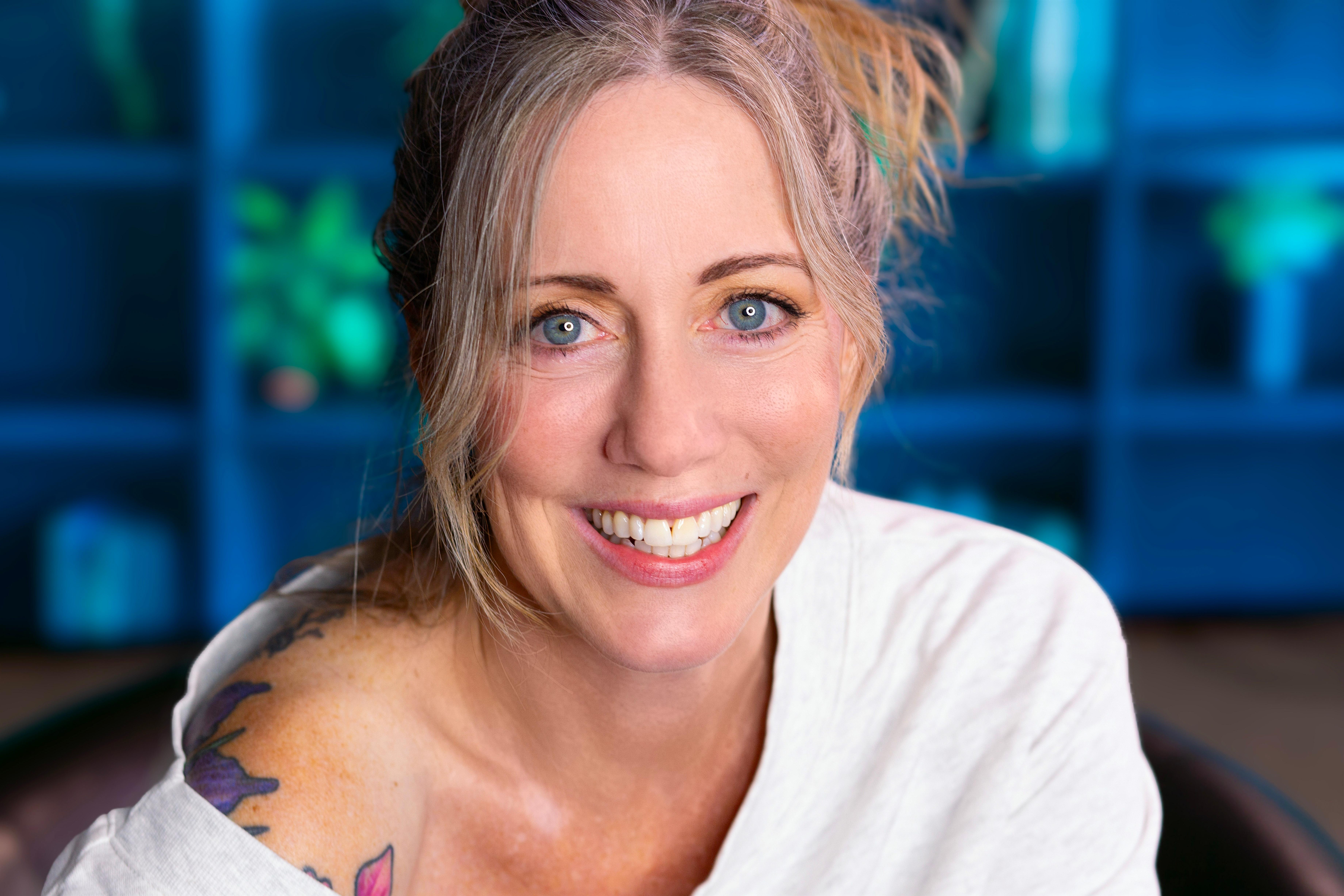 actor Mandi Bedbury large photo