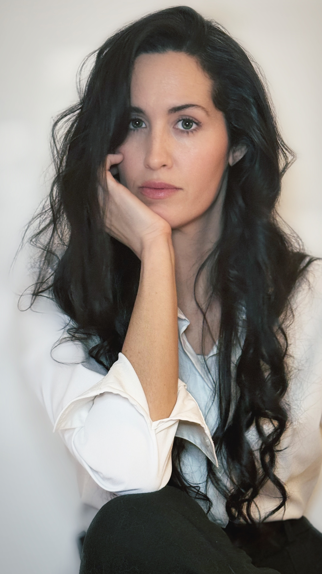 actor Victoria Cabral large photo