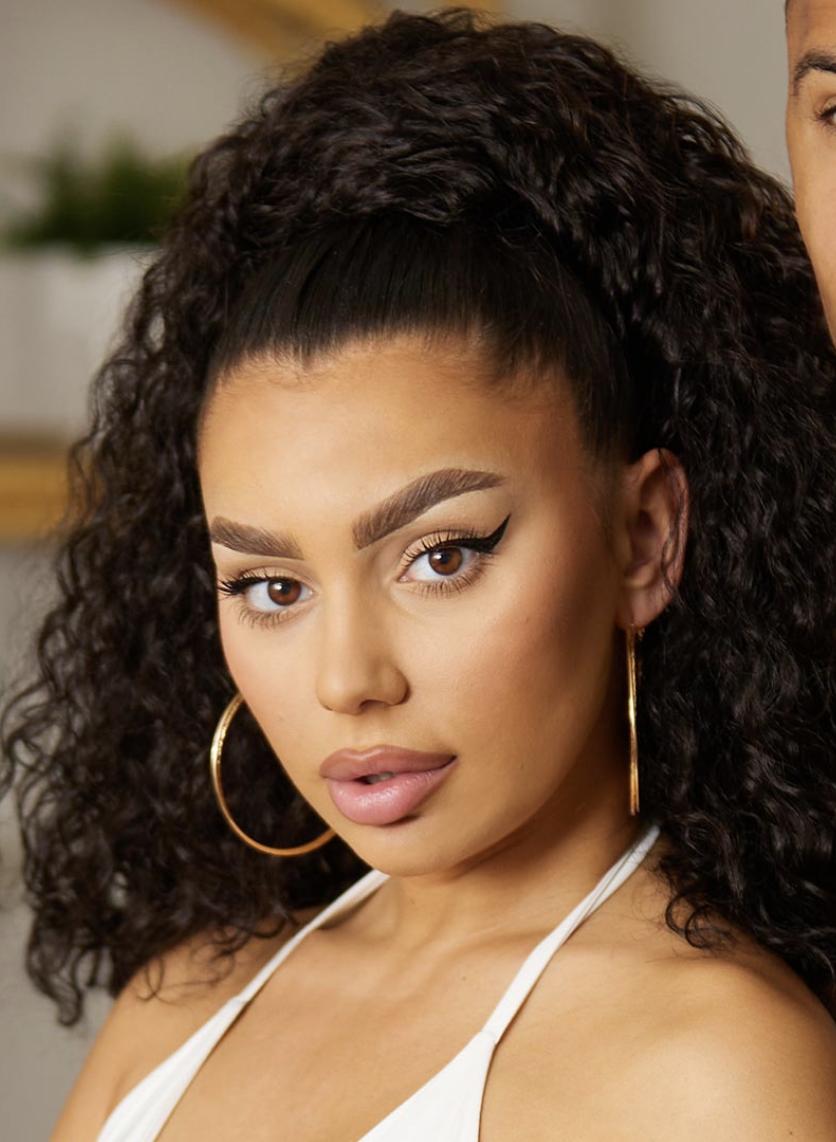 actor Miona Bell large photo