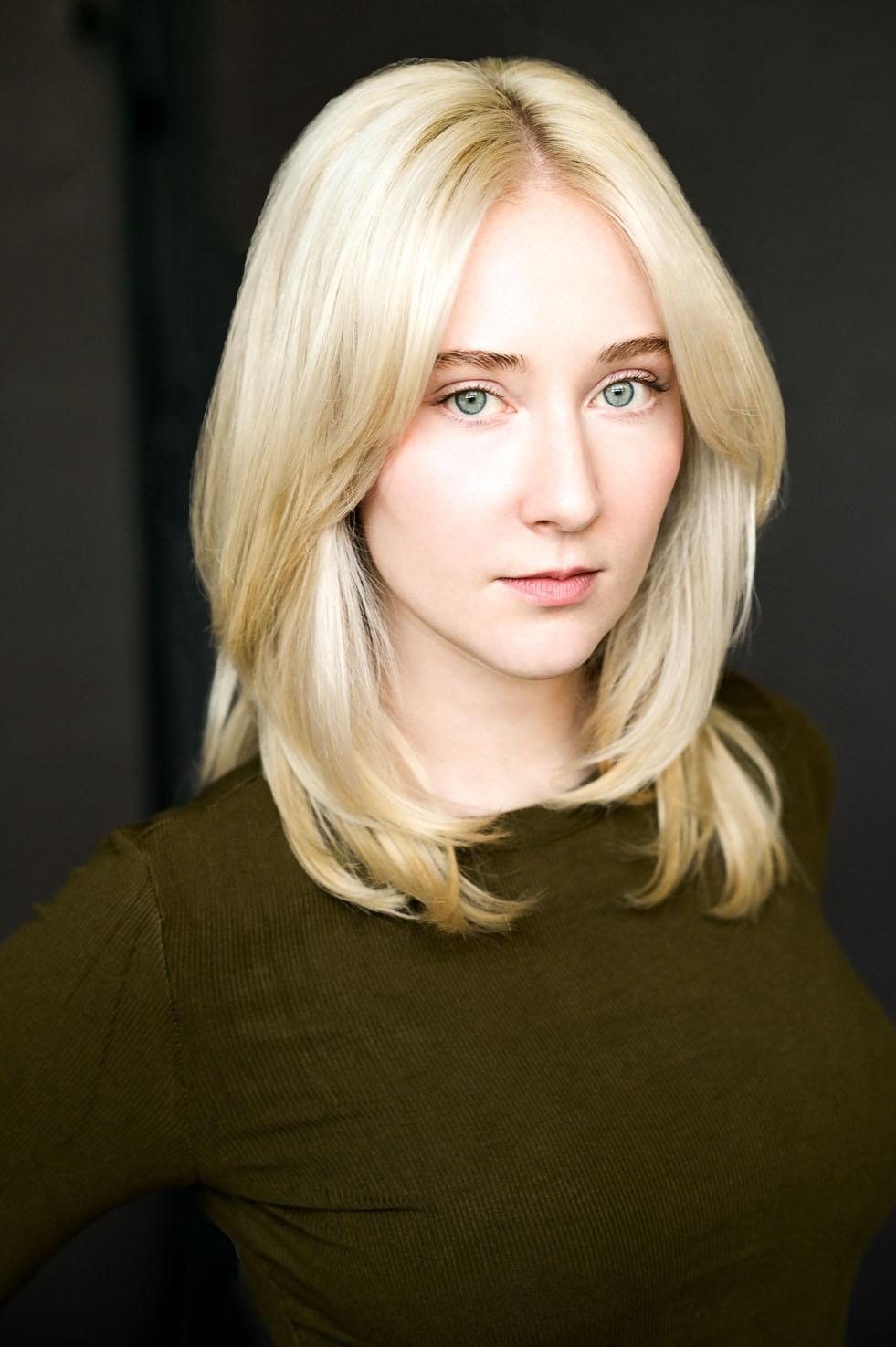 actor Mari Blake large photo