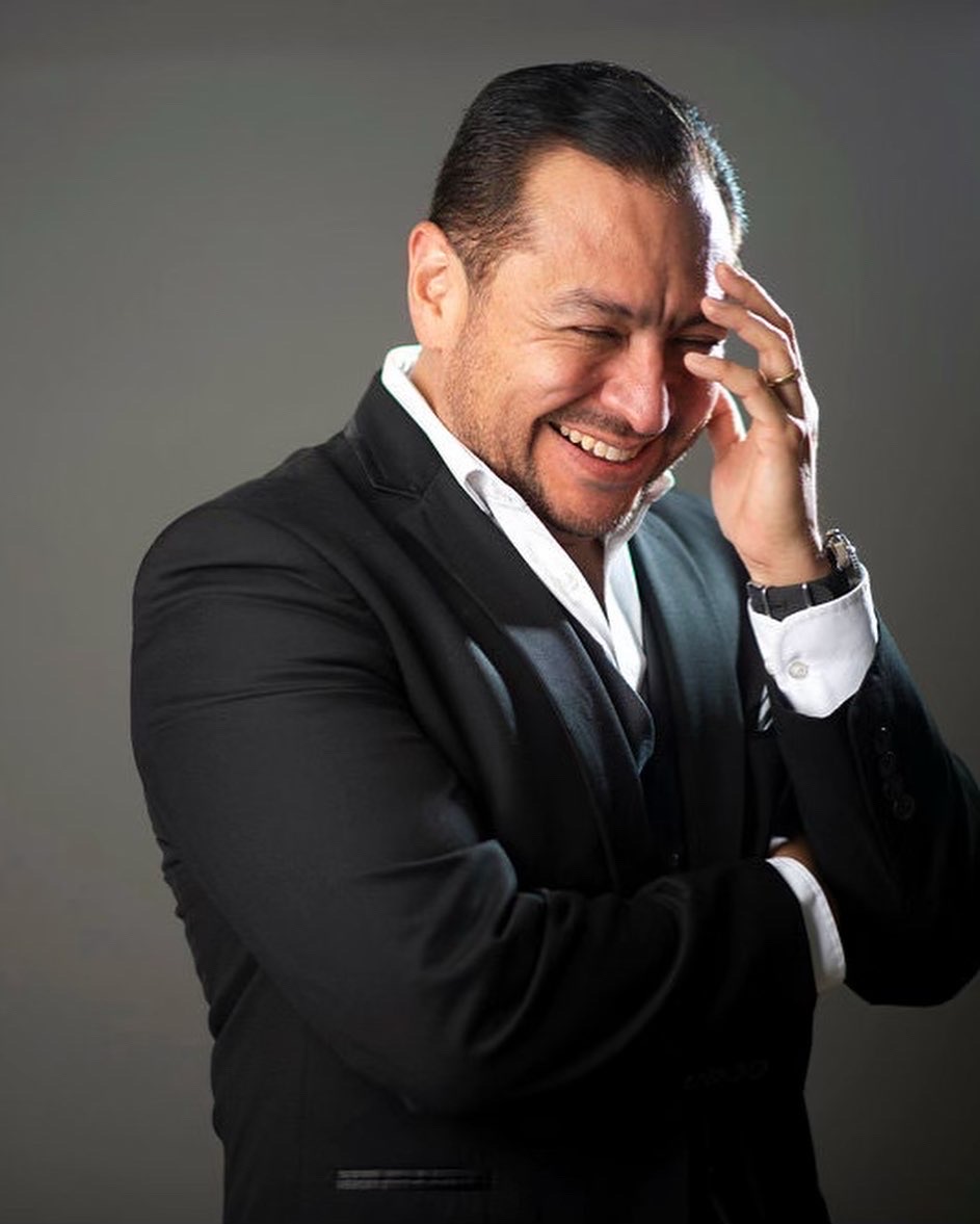 actor Mike Martinez large photo