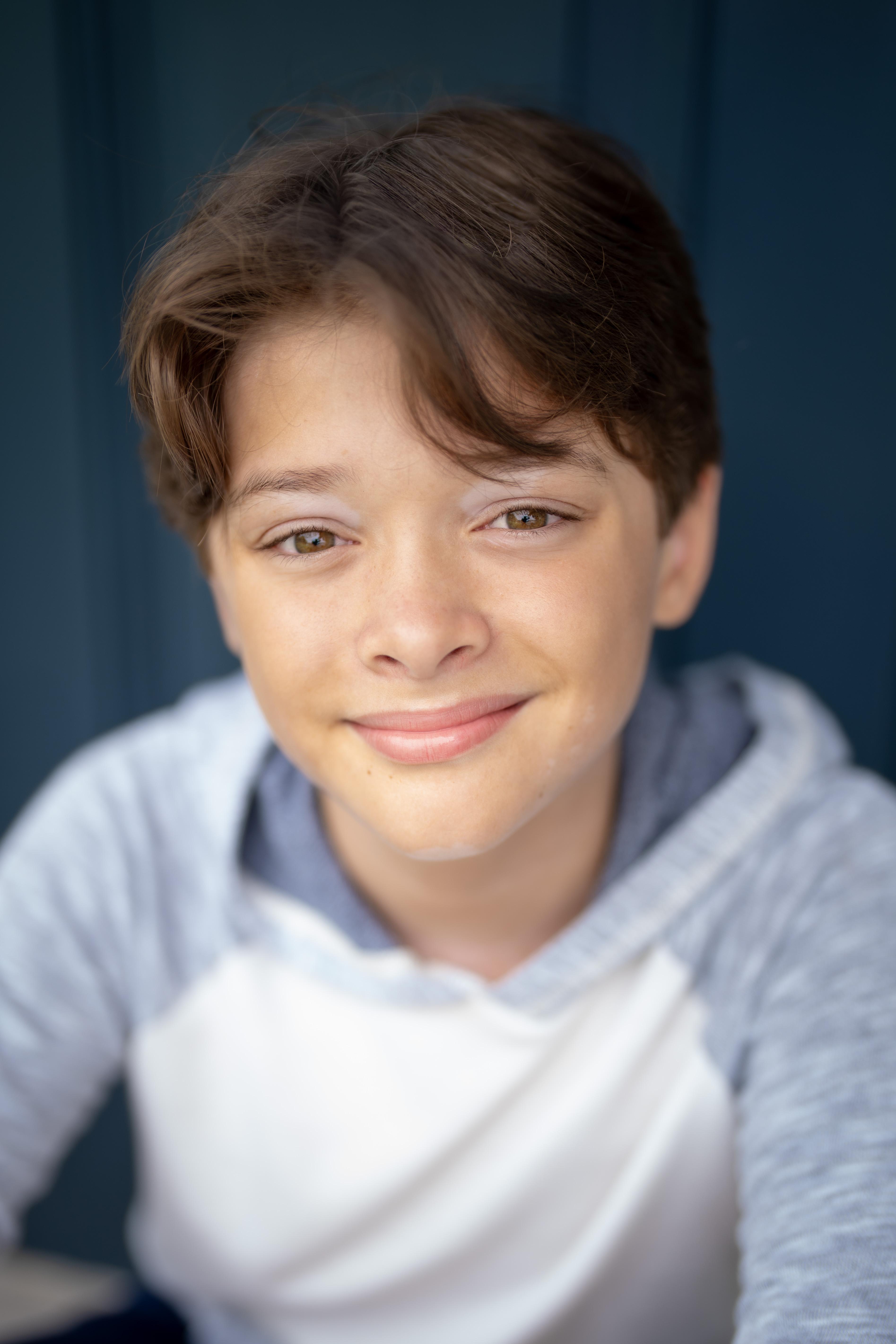 actor Oliver J Green large photo