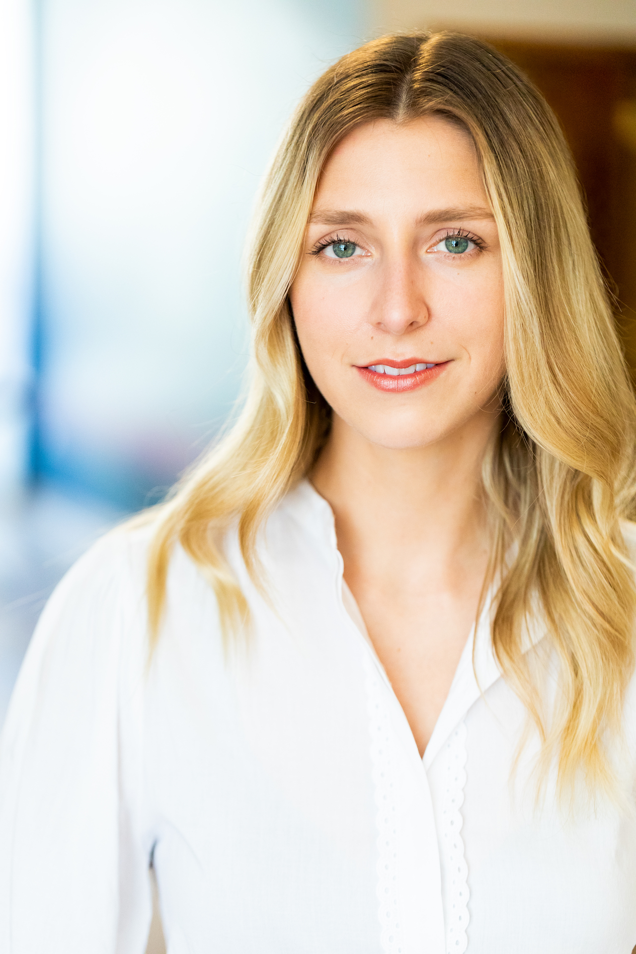 actor Emme Daigle large photo