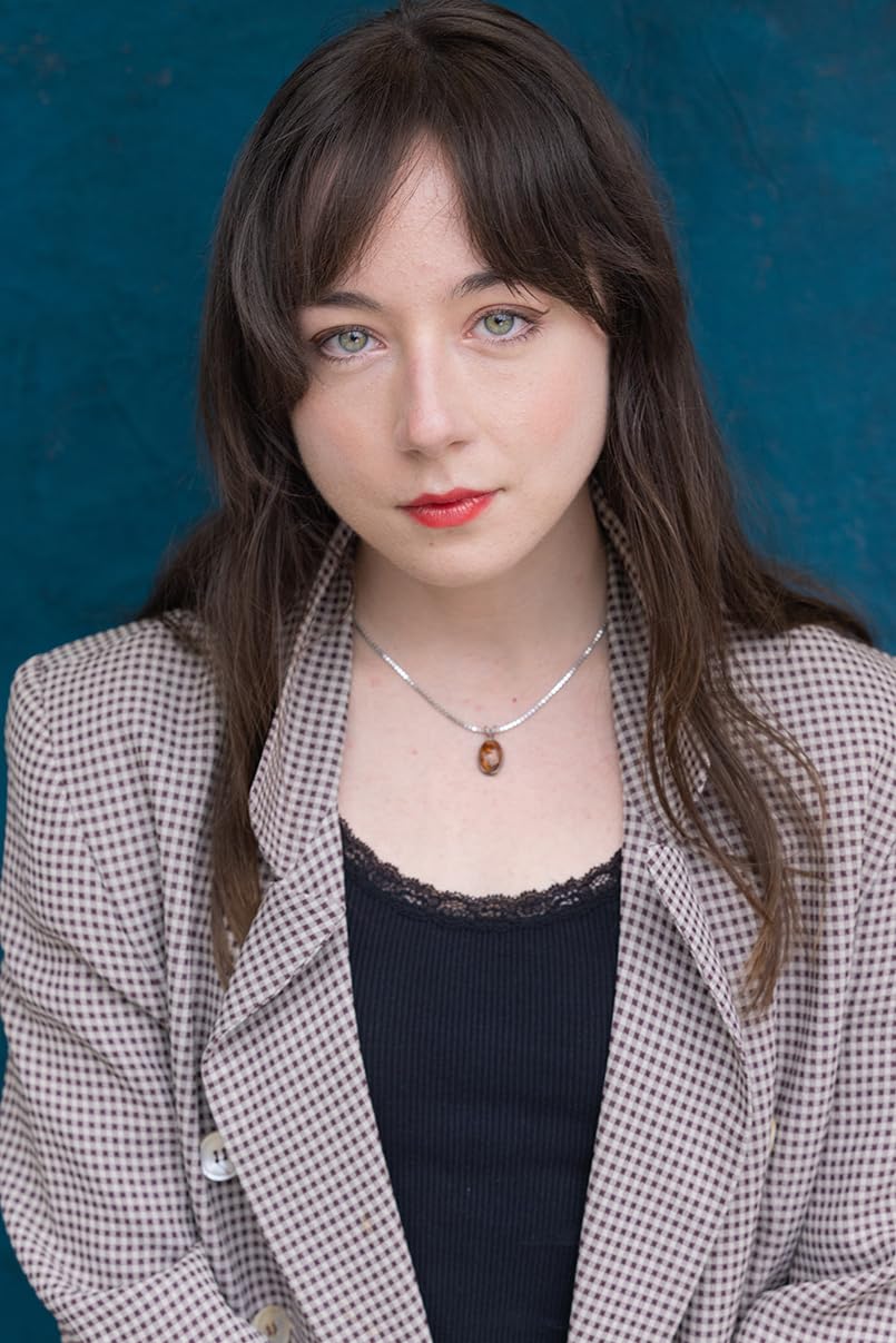 actor Emily Arancio large photo