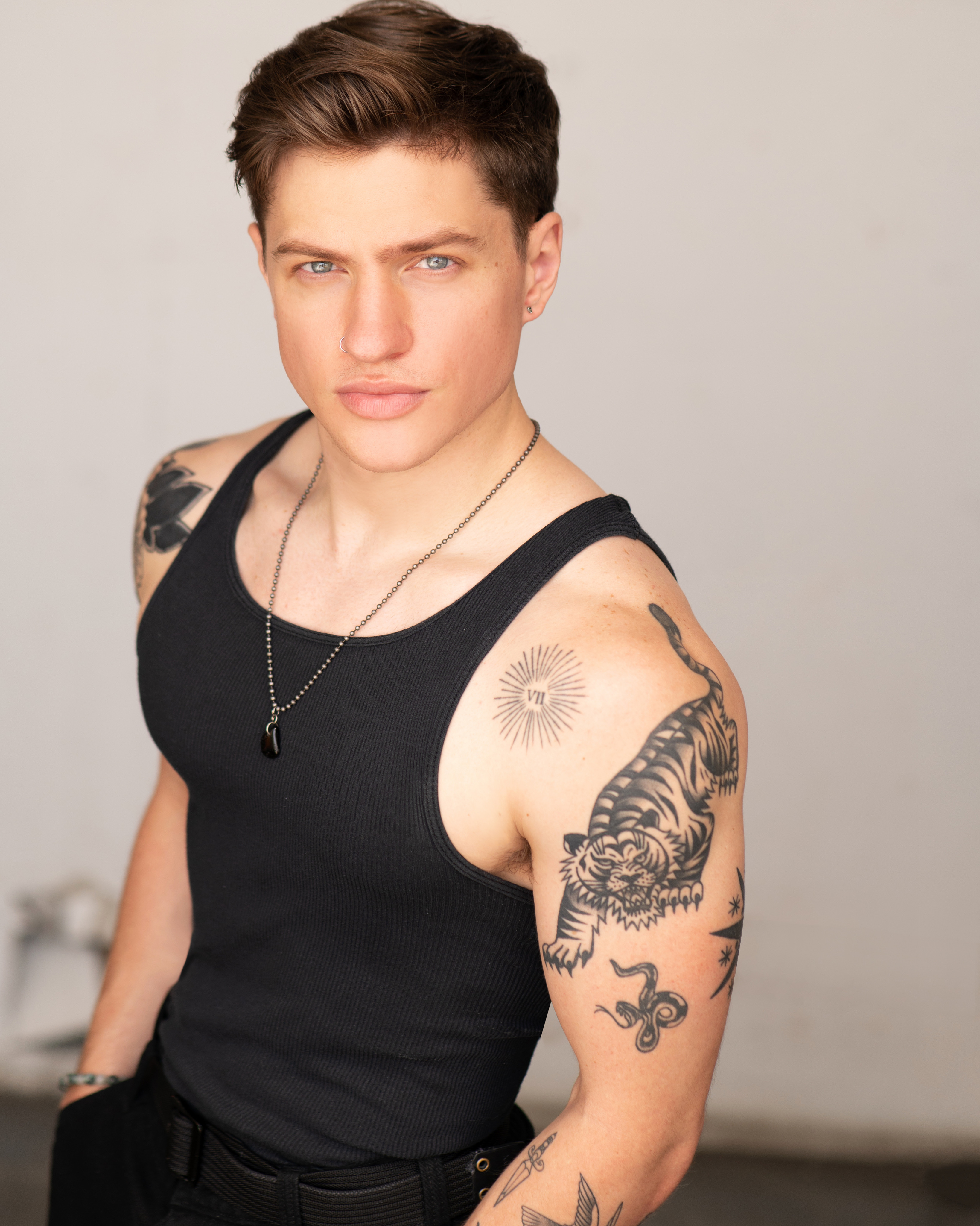 actor Hank Santos large photo