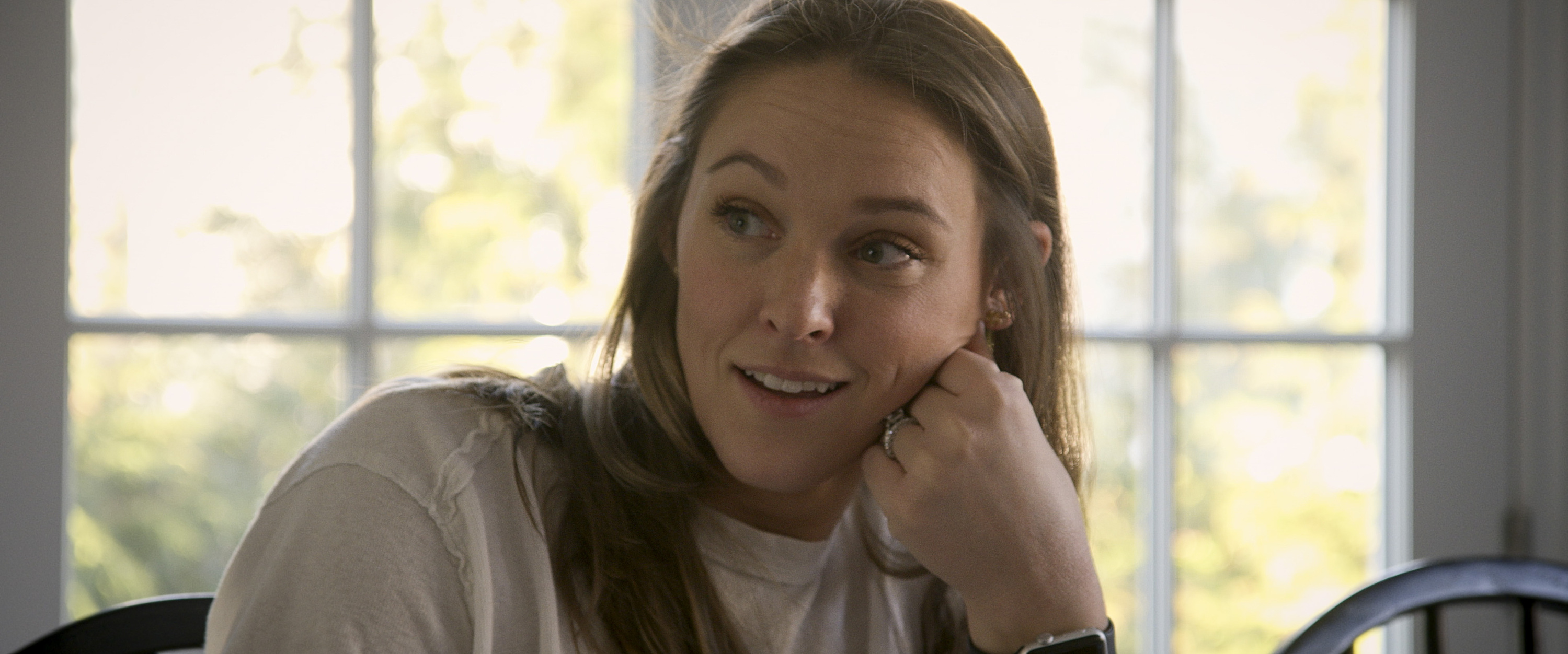 actor Kylie Kelce large photo