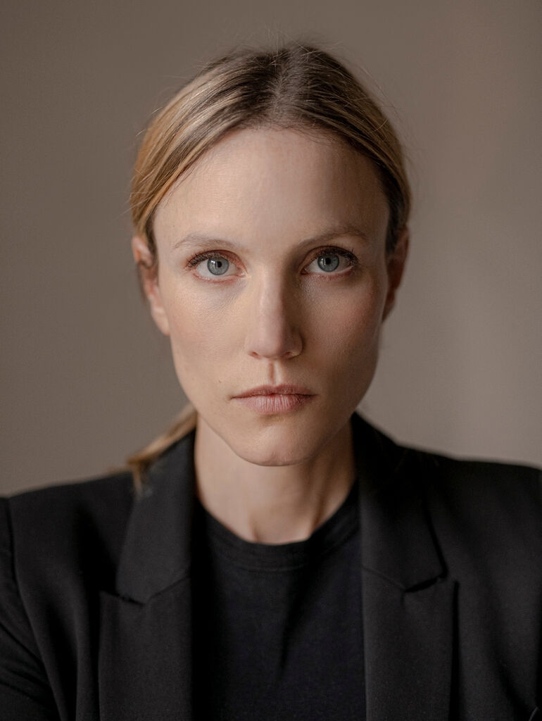 actor Isabel Thierauch large photo