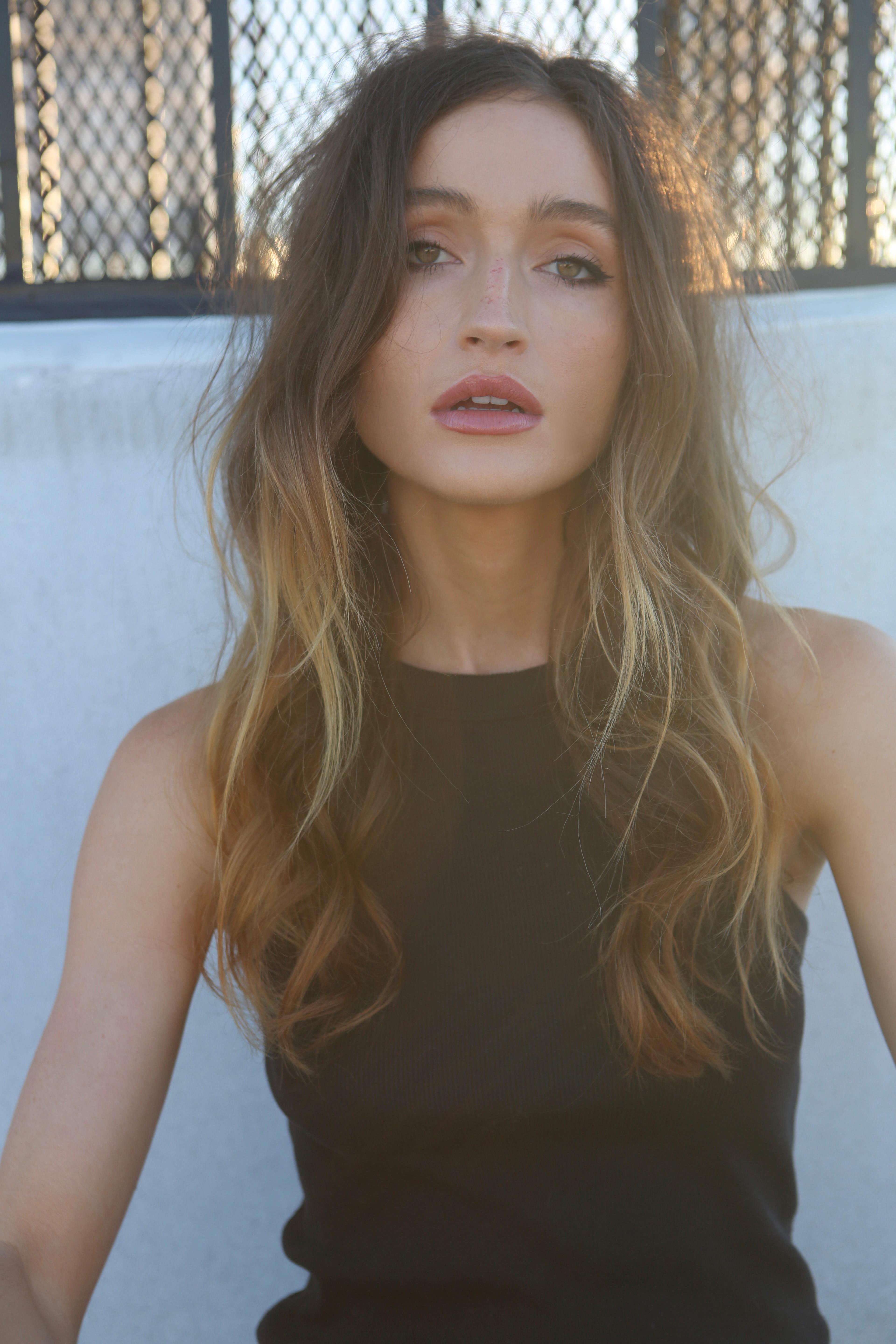 actor Essa O'Shea large photo