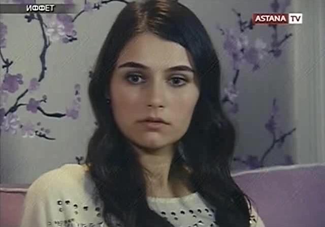 actor Esra Isgüzar large photo