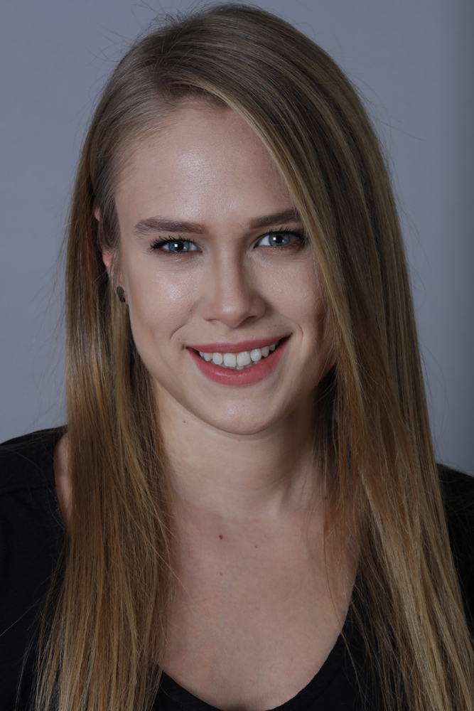 actor Begüm Öner large photo