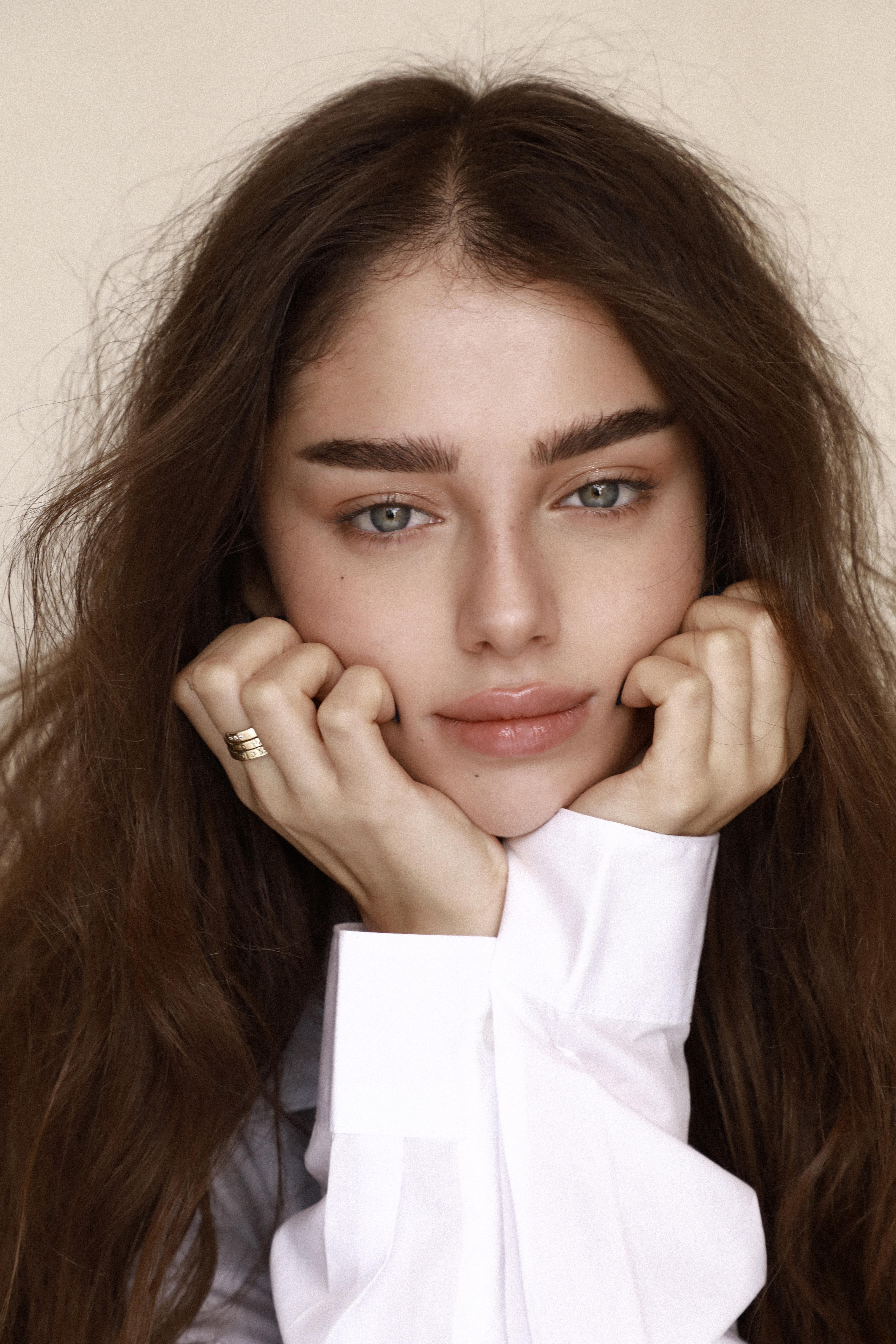 actor Noa Cohen large photo