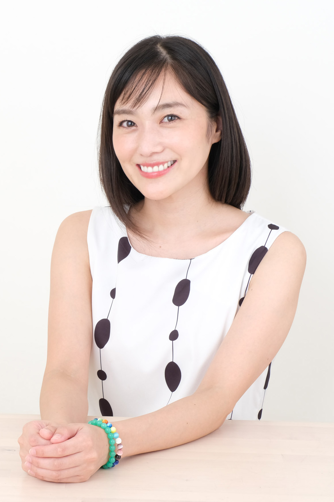 actor Marina Kozawa large photo