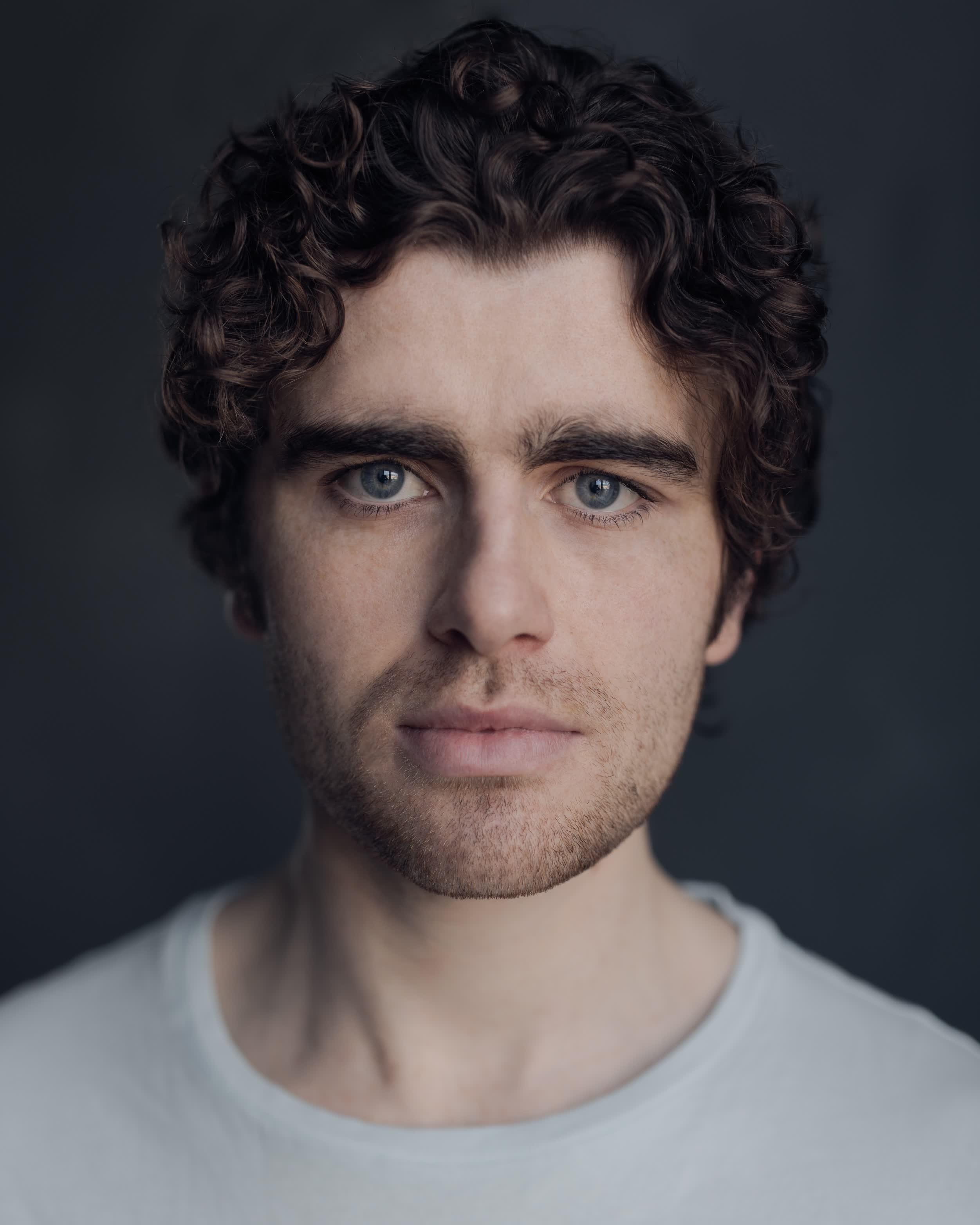 actor Charlie Kelly large photo