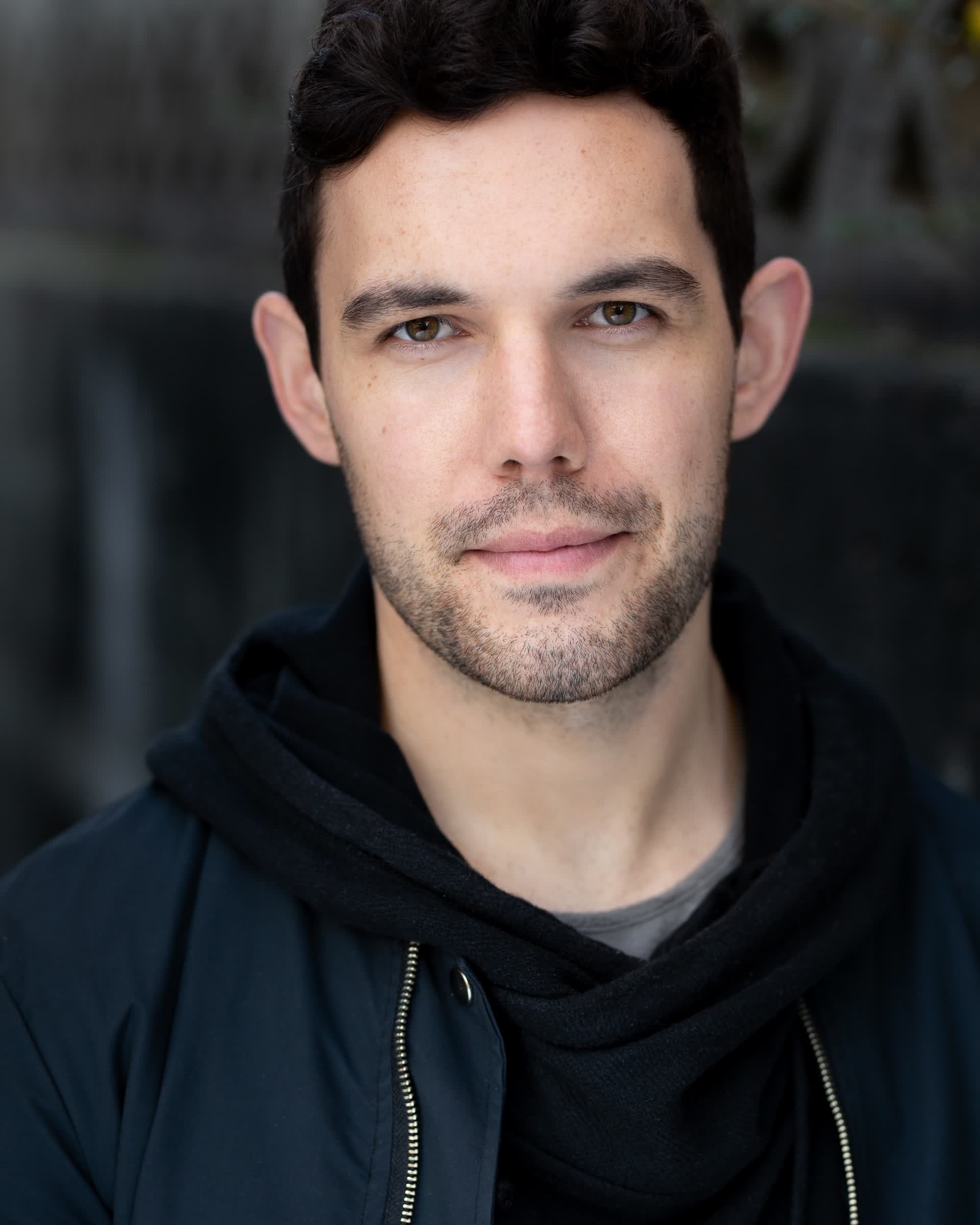 actor Lincoln McGowan large photo