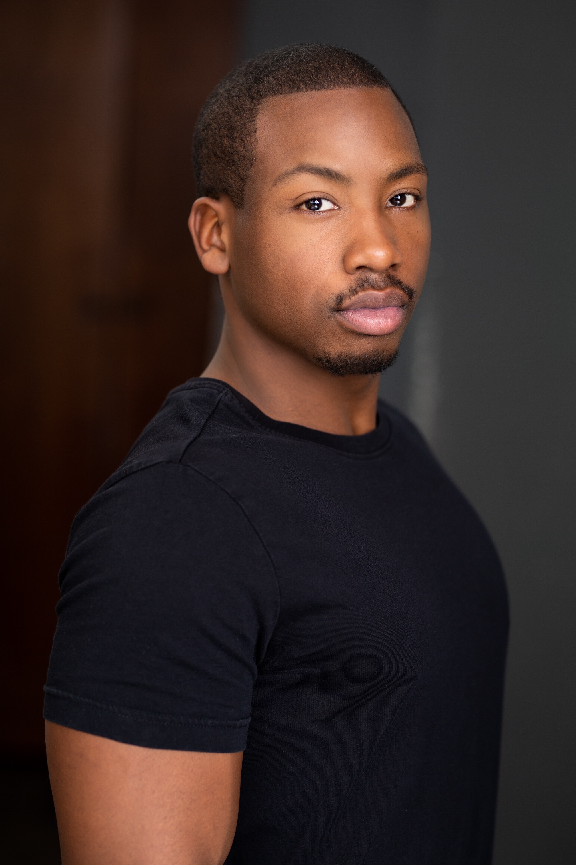 actor Lachlan Wells large photo