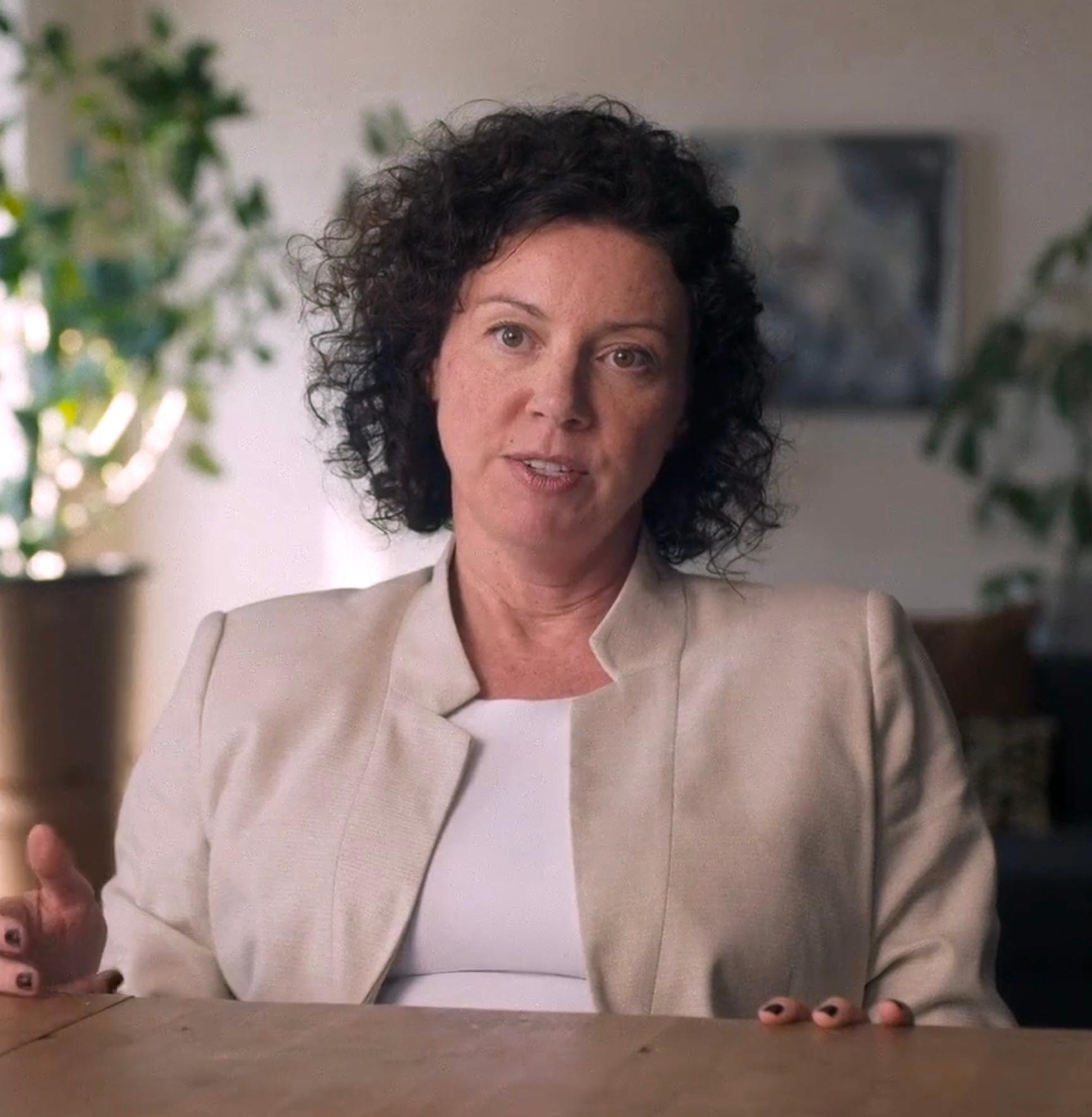 actor Allison Puccioni large photo