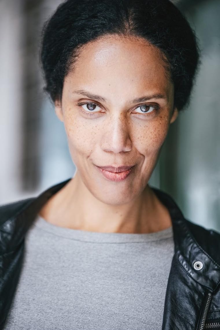 actor Lara-Sophie Milagro large photo