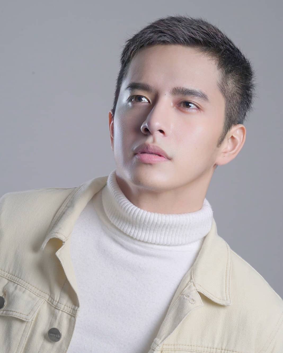 actor Yani De Dios large photo