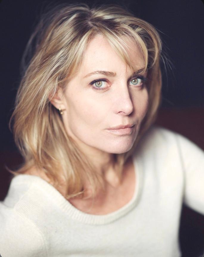 actor Karine Ambrosio large photo