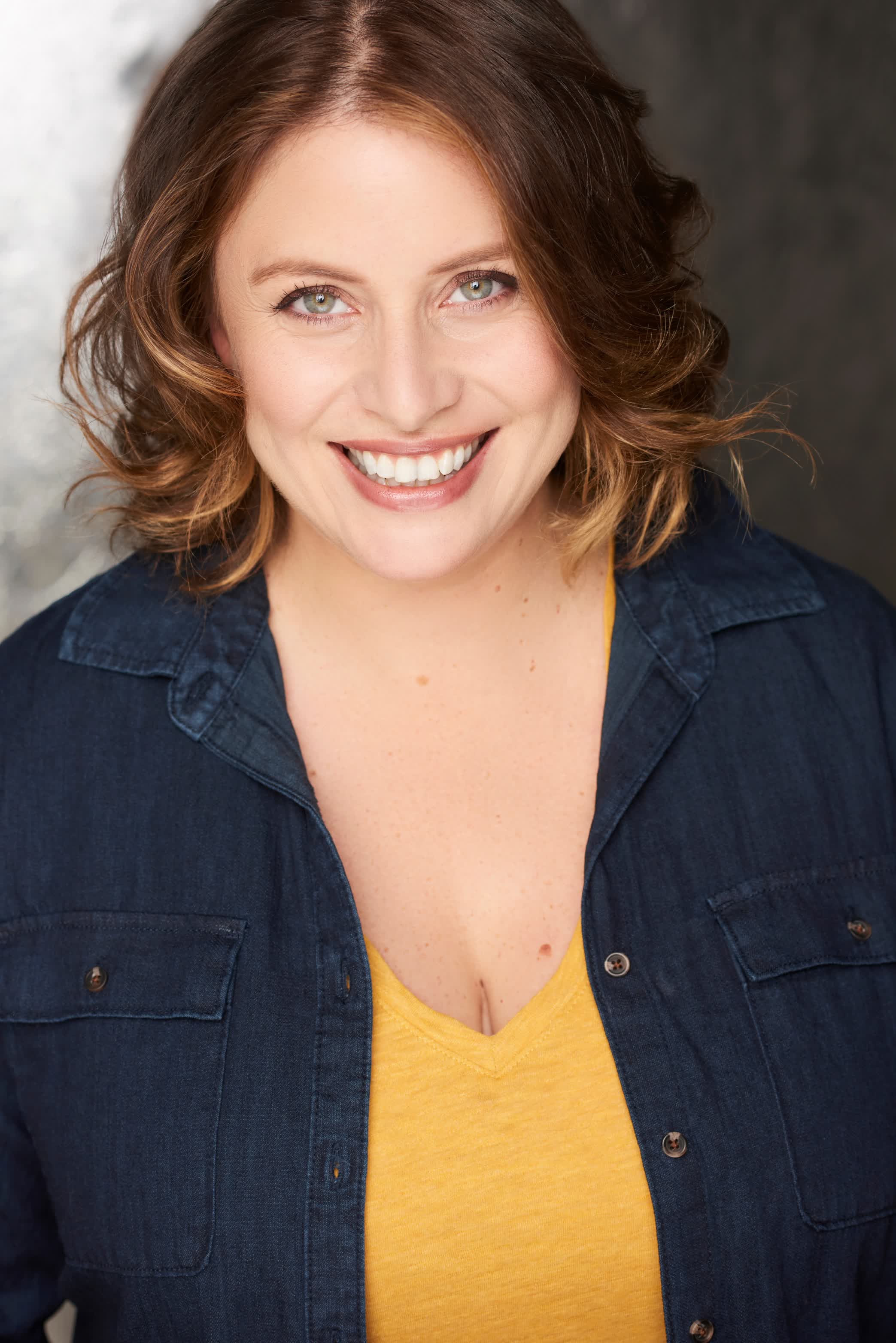 actor Elise Falanga large photo