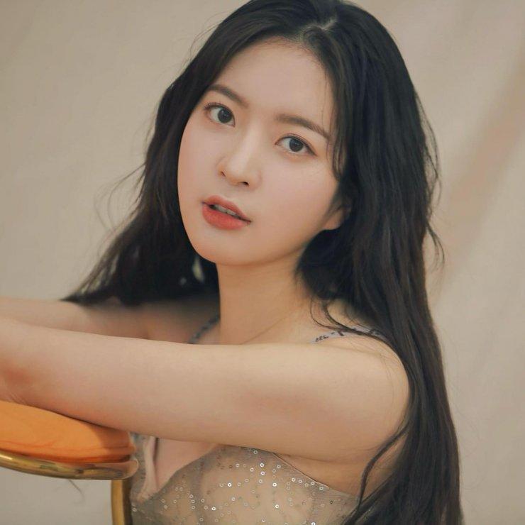 actor Ah Young large photo