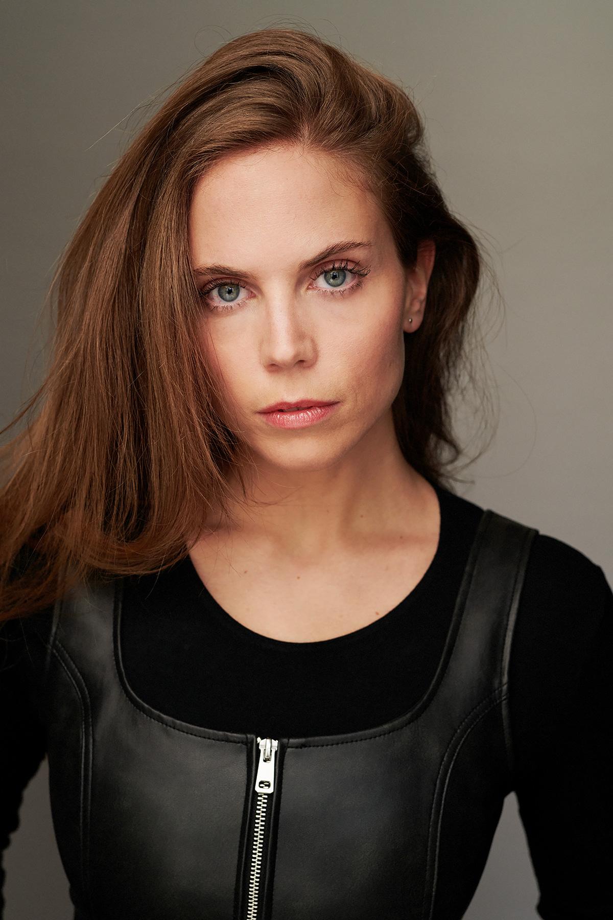 actor Charlotte Stoiber large photo