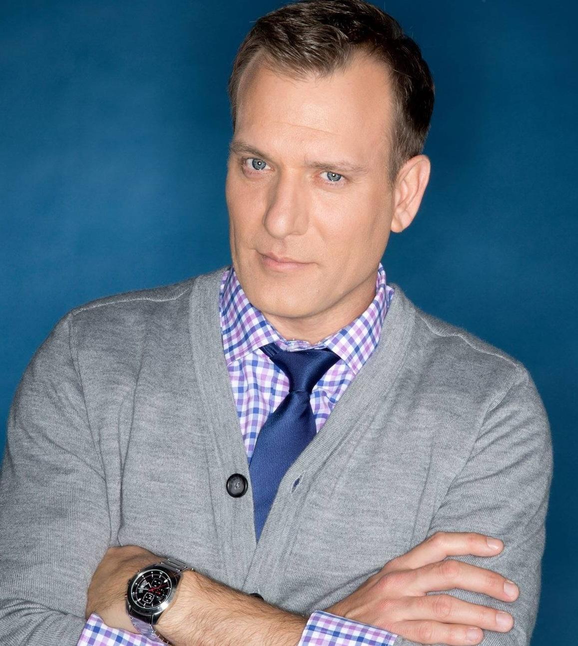 actor Mike Bettes large photo