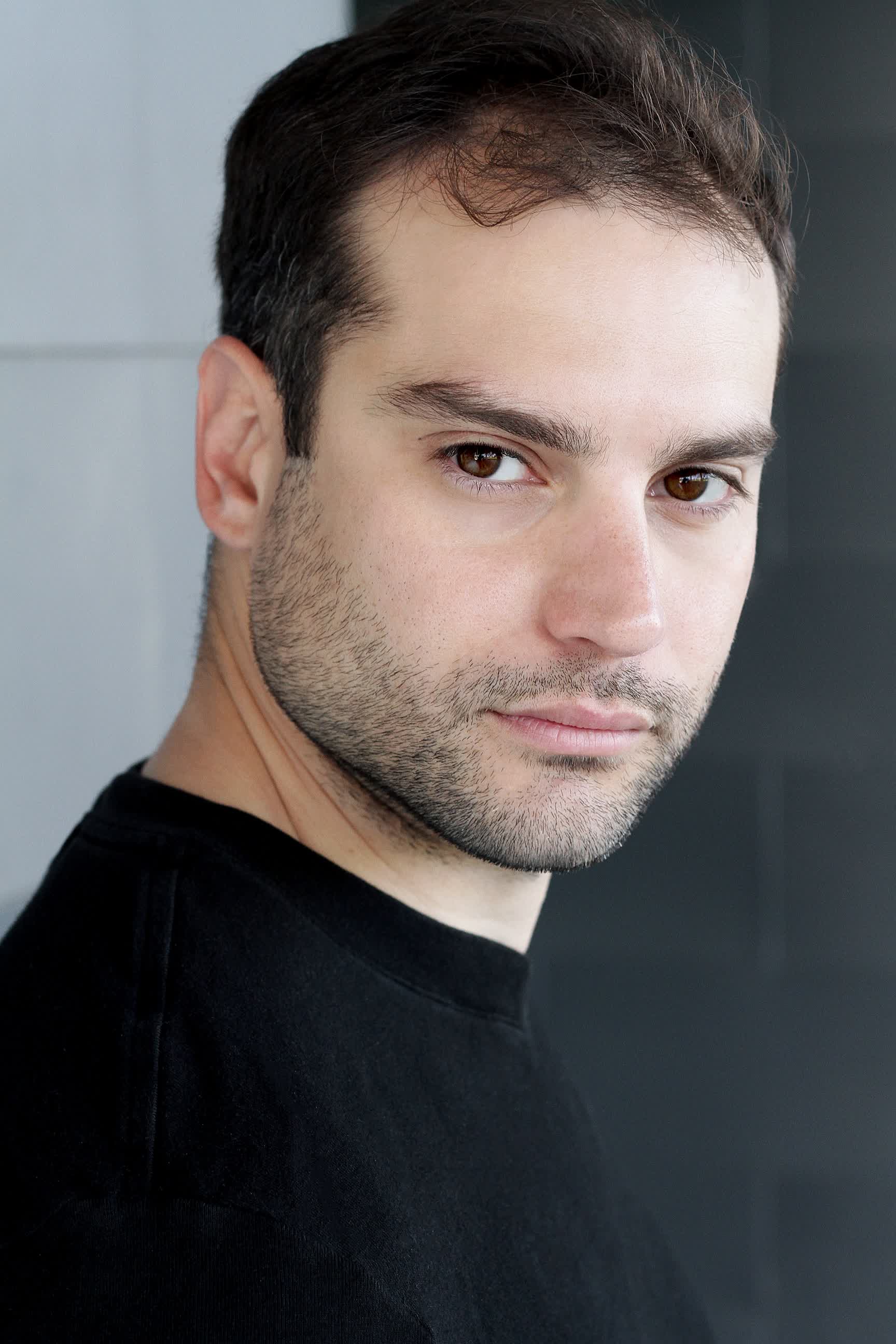 actor John Chriss large photo