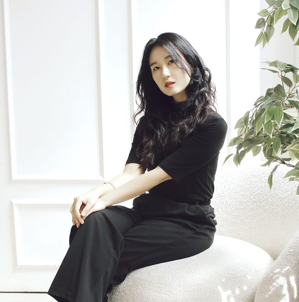 actor Sandra Jung large photo