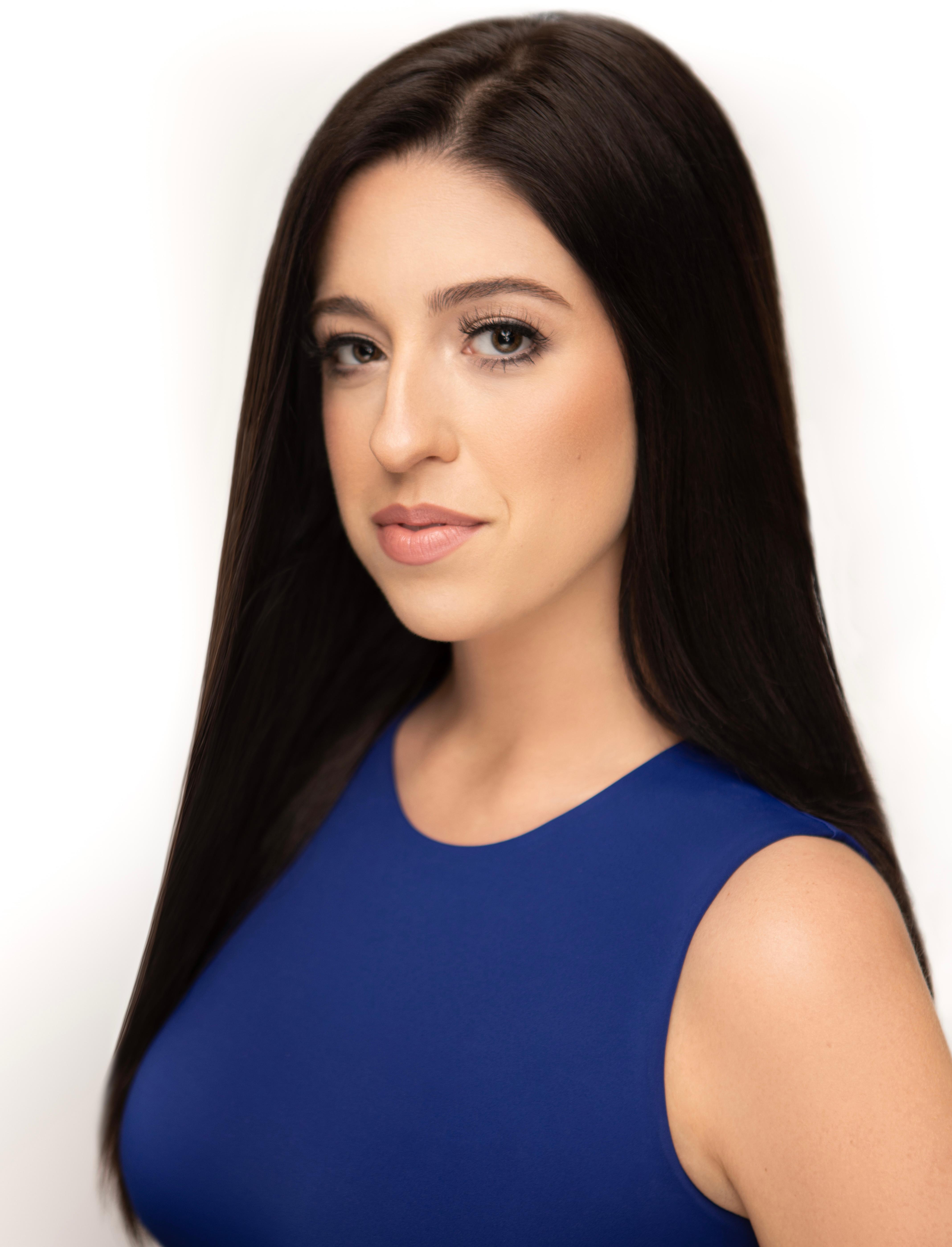 actor Lauren Carlin large photo